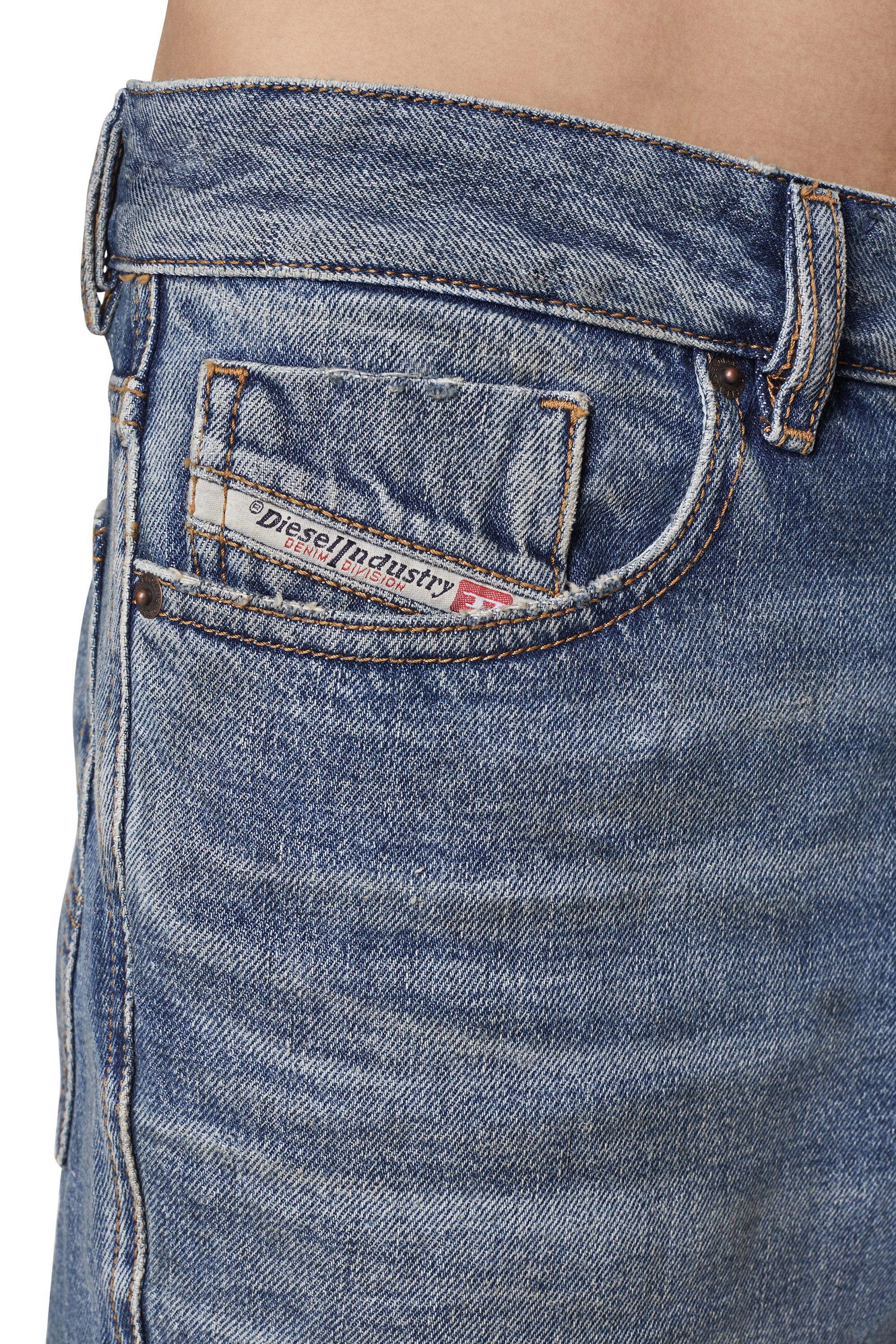 Diesel - 1955 007A7 Straight Jeans, Azul medio - Image 3