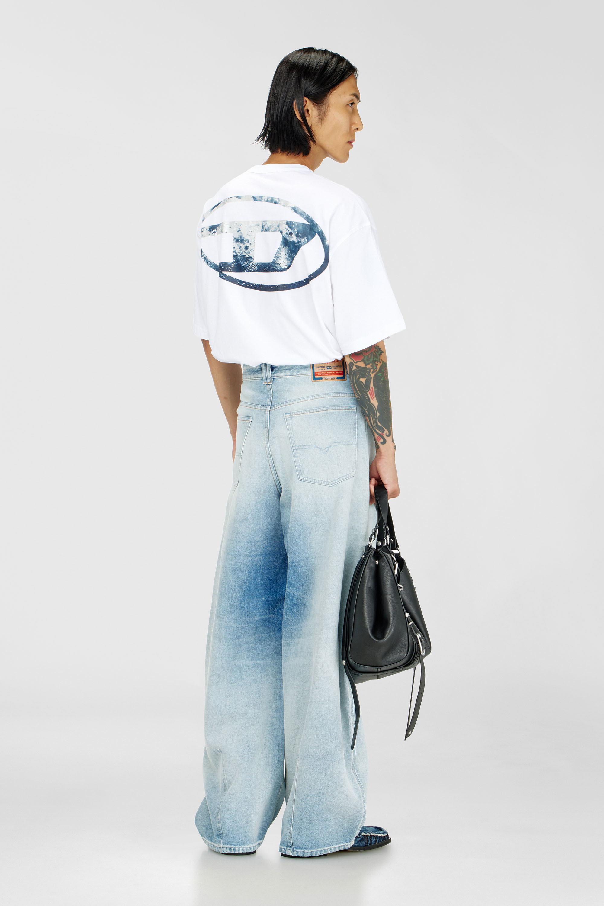 Diesel - T-WASH-MOON-T92, Camiseta de algod&oacute;n con logotipo Oval D y gr&aacute;fico Hombre in Blanco - 1