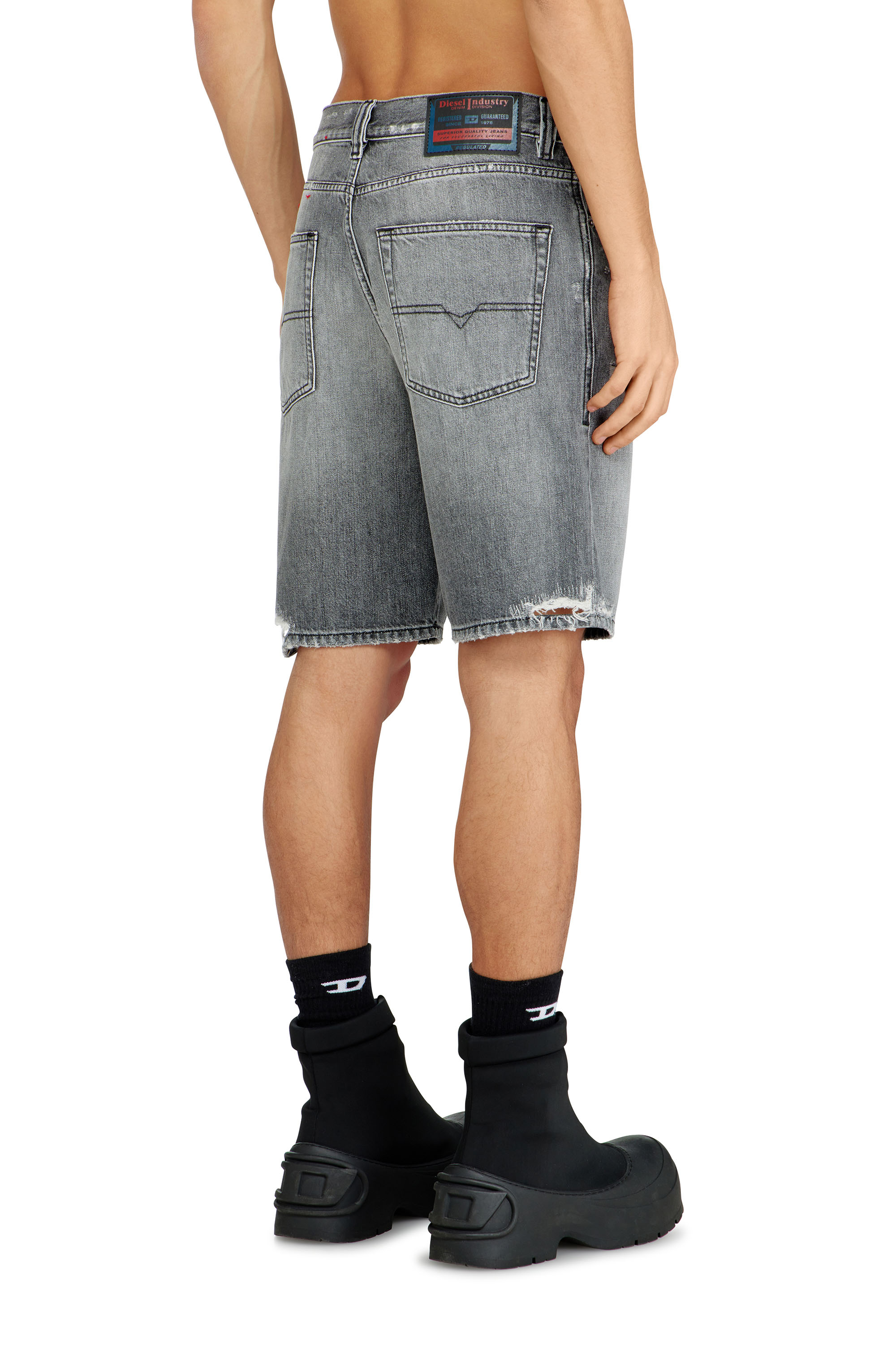 Diesel - REGULAR-SHORT, Pantalones cortos vaqueros con dobladillos deshilachados Hombre in Gris - 4