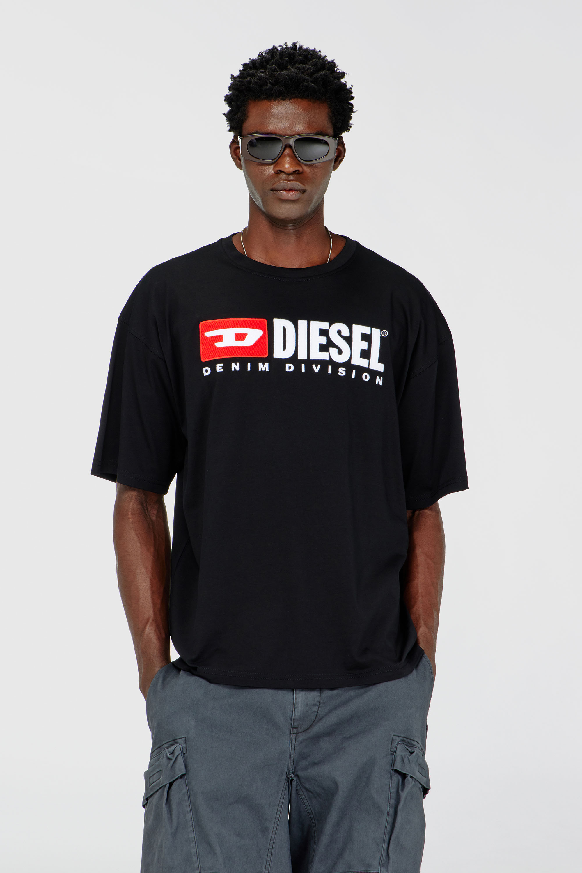 Diesel - T-BOXT-DIV, Camiseta con parche con el logotipo Diesel Hombre in Negro - 1