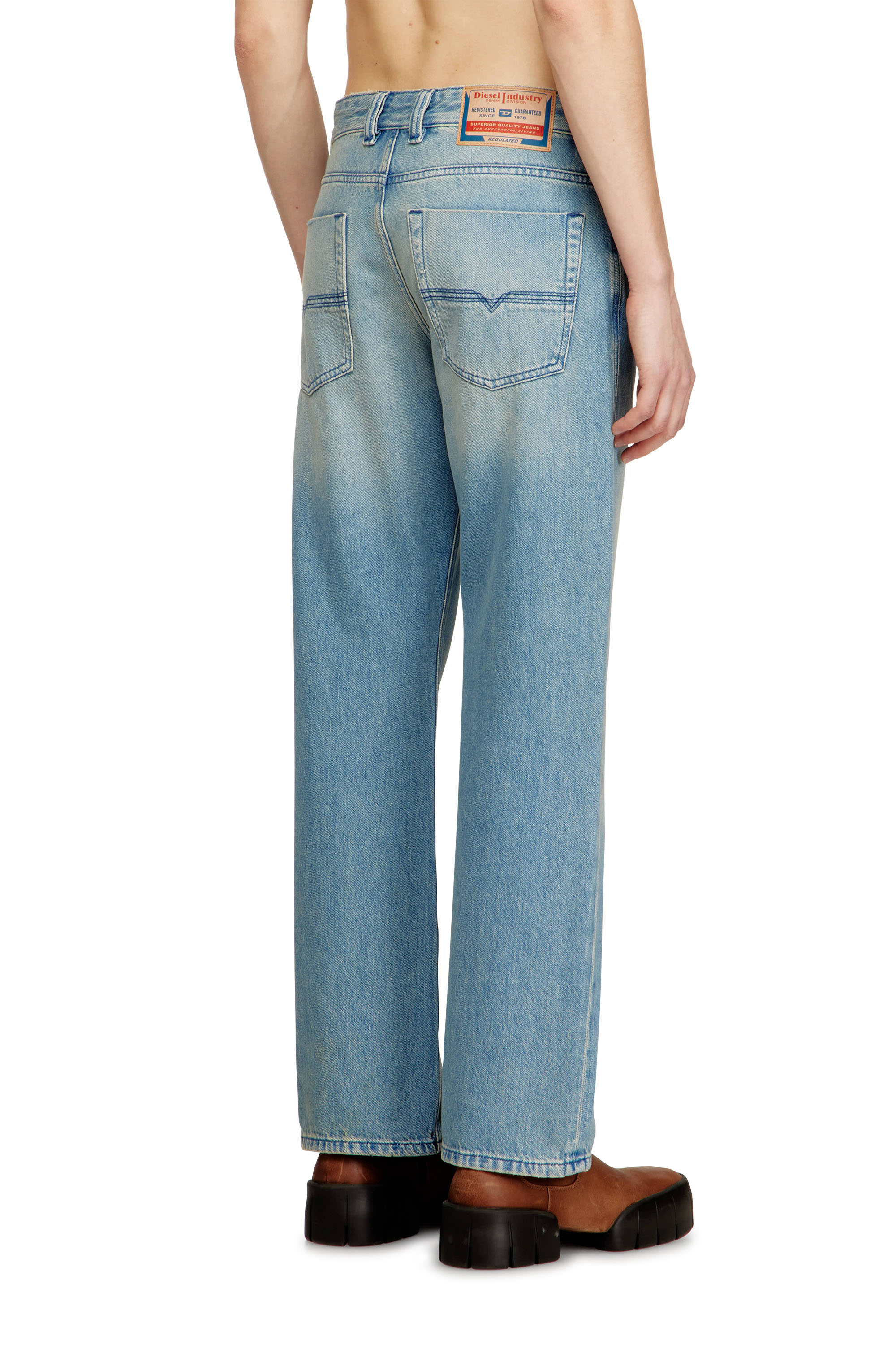 Diesel - Relaxed Jeans 1980 D-Eeper 0BEBF Hombre, Azul Claro - 4