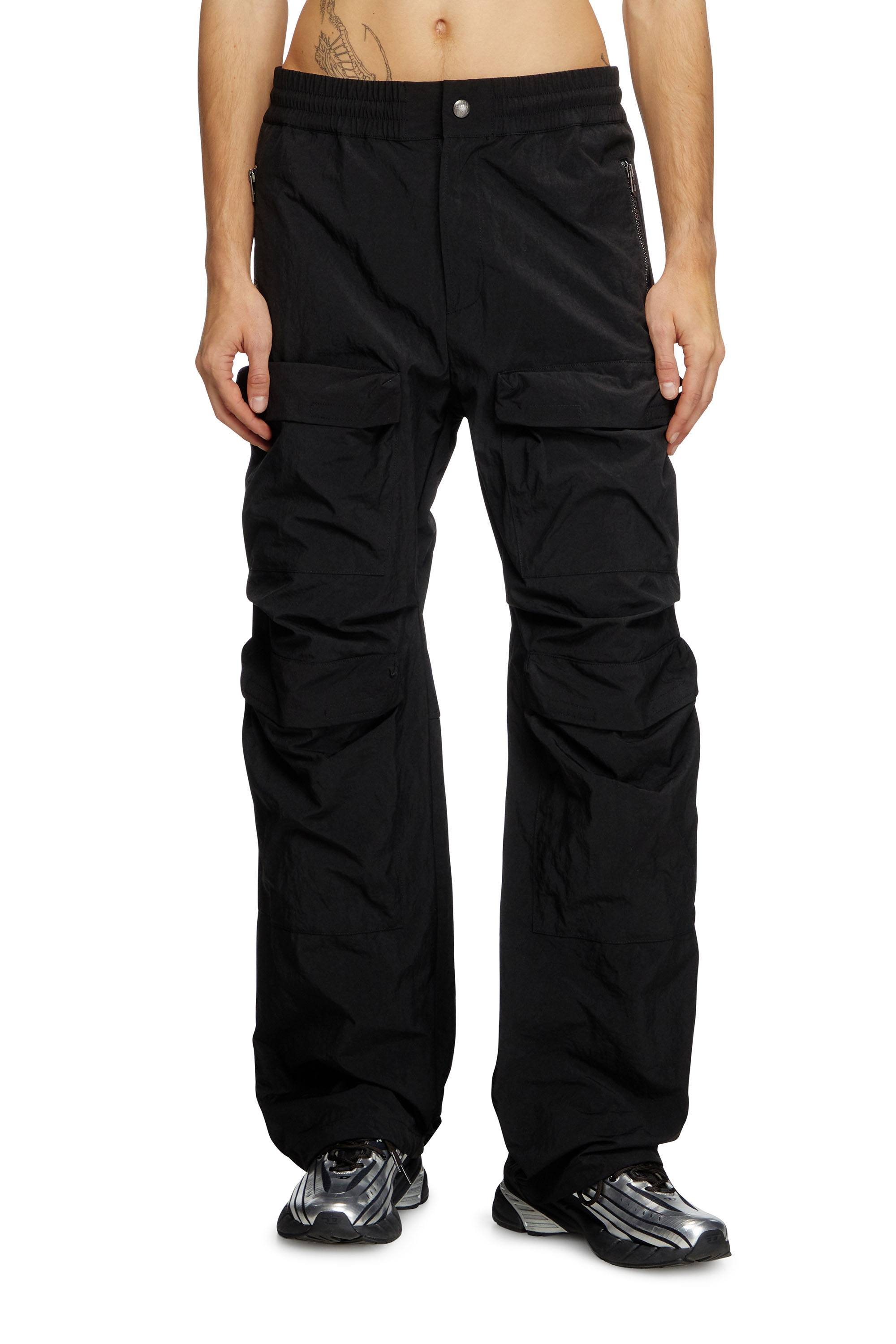 Diesel - P-DANZEL, Pantalones utility de nailon sobreteñido Hombre in Negro - 1