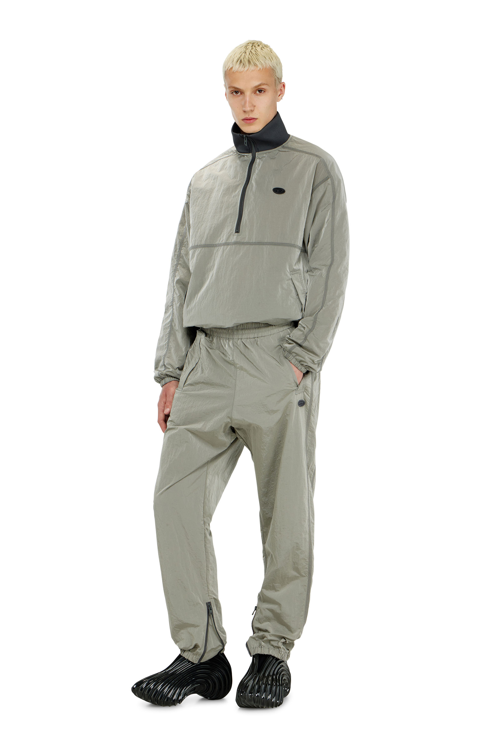 Diesel - P-ANOK, Pantal&oacute;n de nailon con efecto arrugado Hombre in Gris - 1