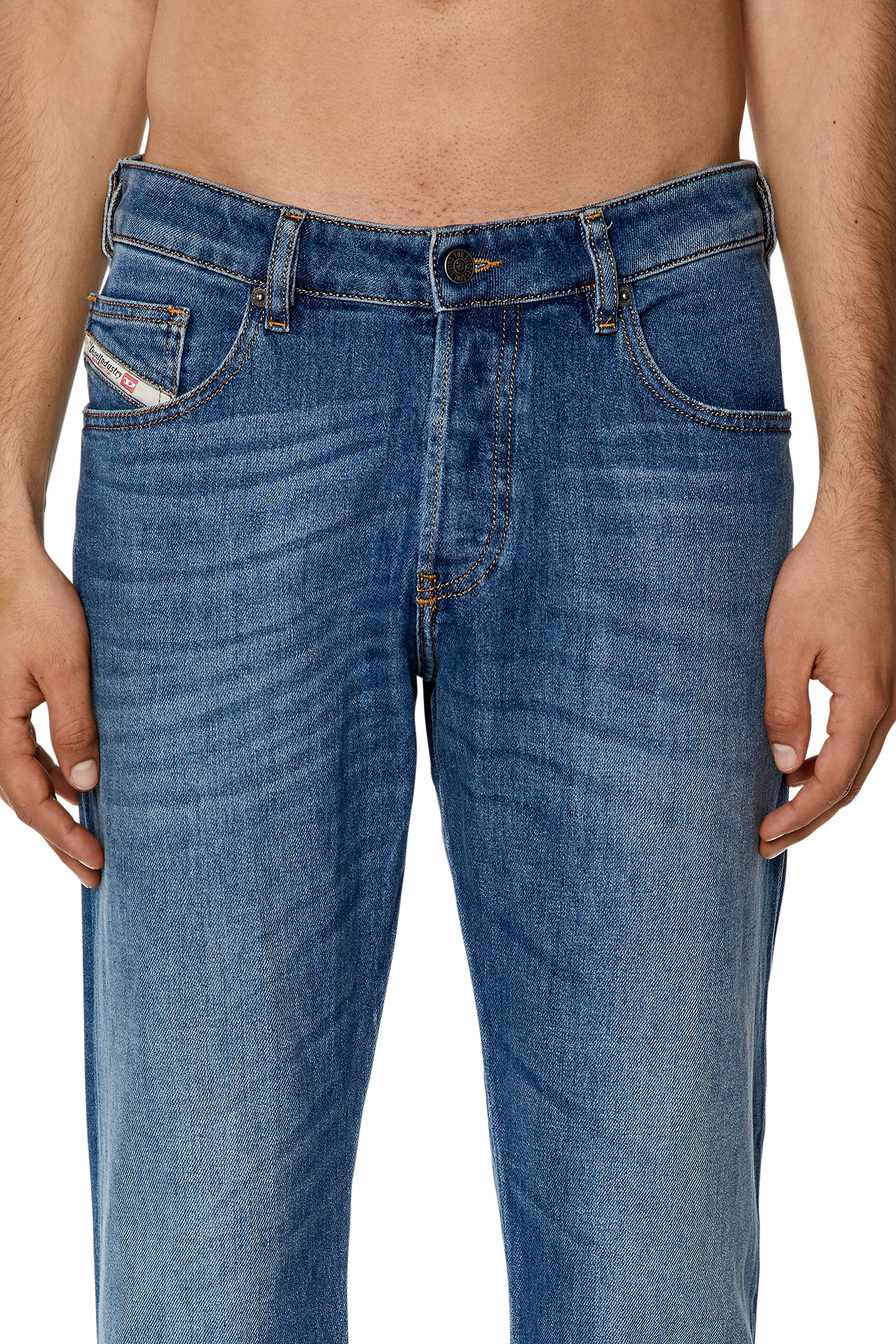 Diesel - Tapered Jeans D-Yennox 09G83, Azul medio - Image 4