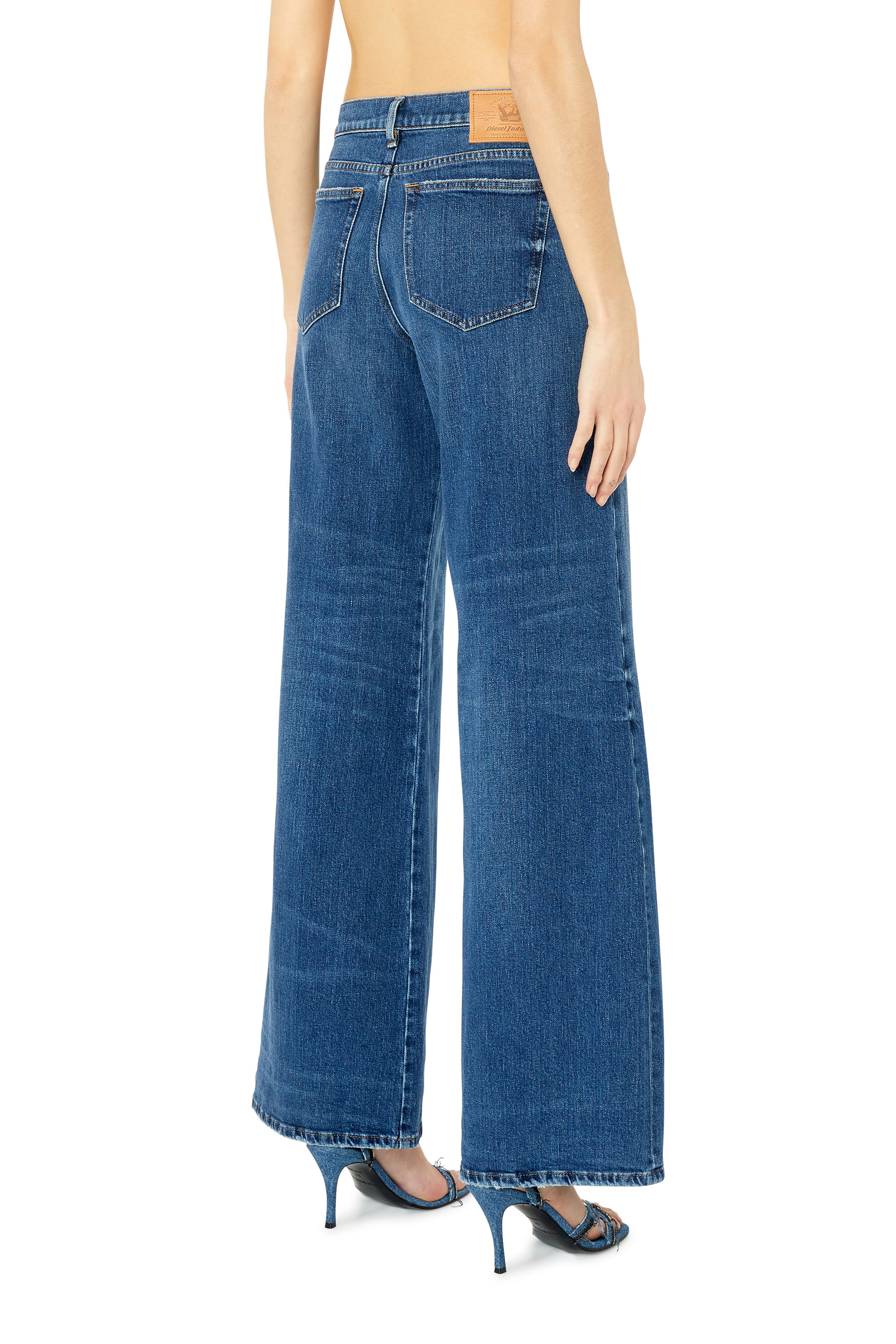 Diesel - 1978 D-AKEMI 007L1 Bootcut and Flare Jeans, Azul medio - Image 2