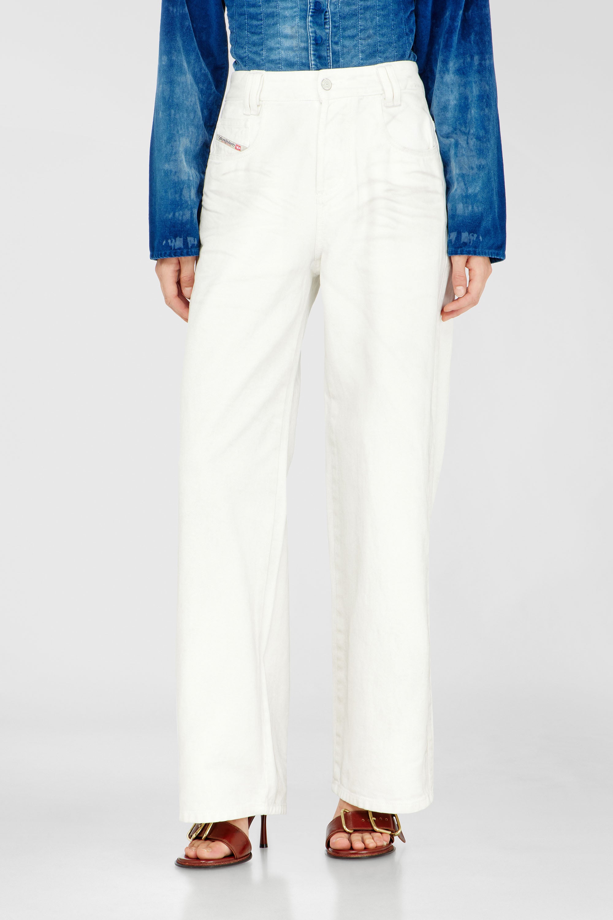 Diesel - Relaxed Jeans 1982 D-Hakou 007GG Unisex, Blanco - 2