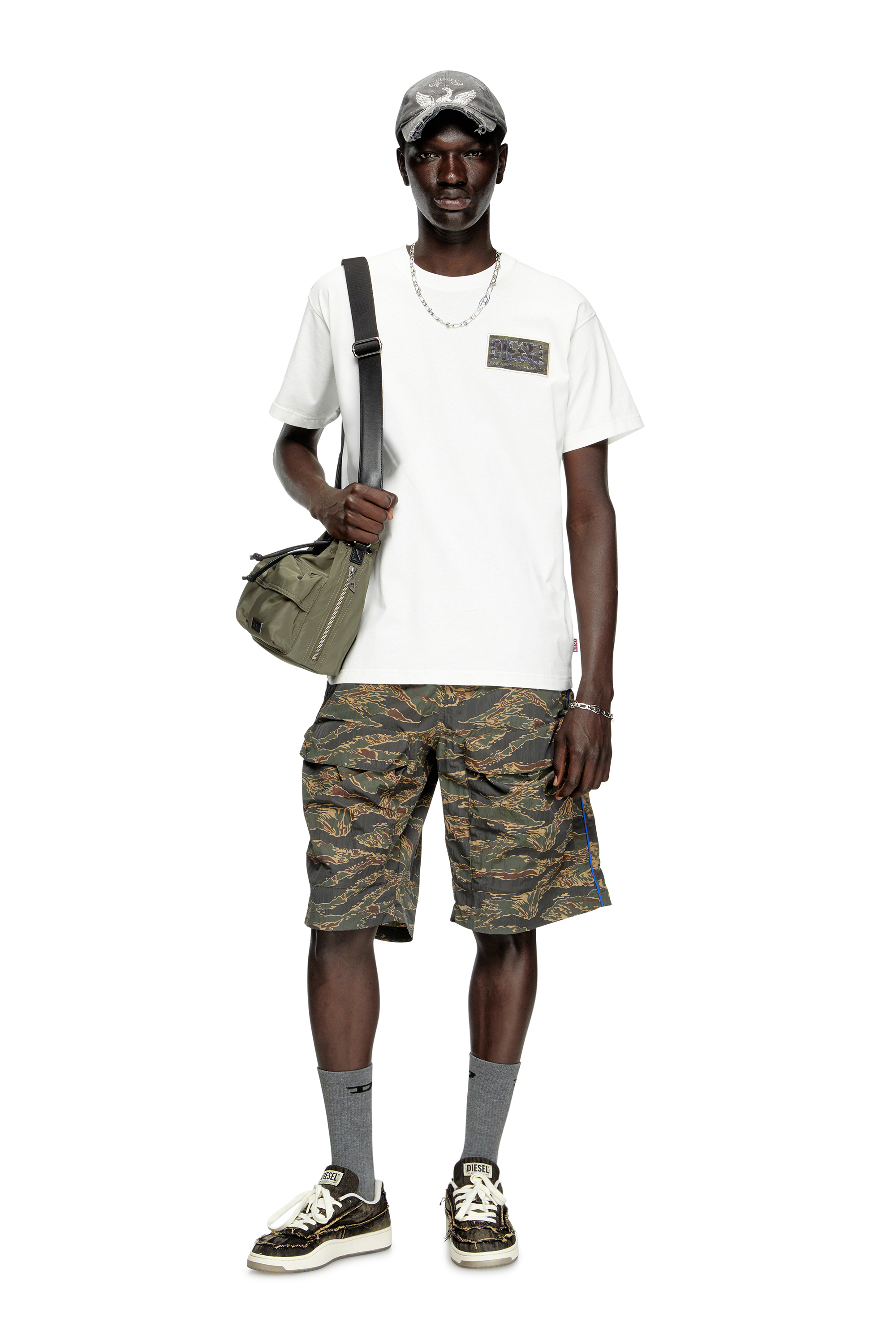Diesel - MULTI-PKTS BUCKET X, Multi-Pkts-Bolso tipo cubo multibolsillo en tejido recubierto utility Unisex in Verde - 2