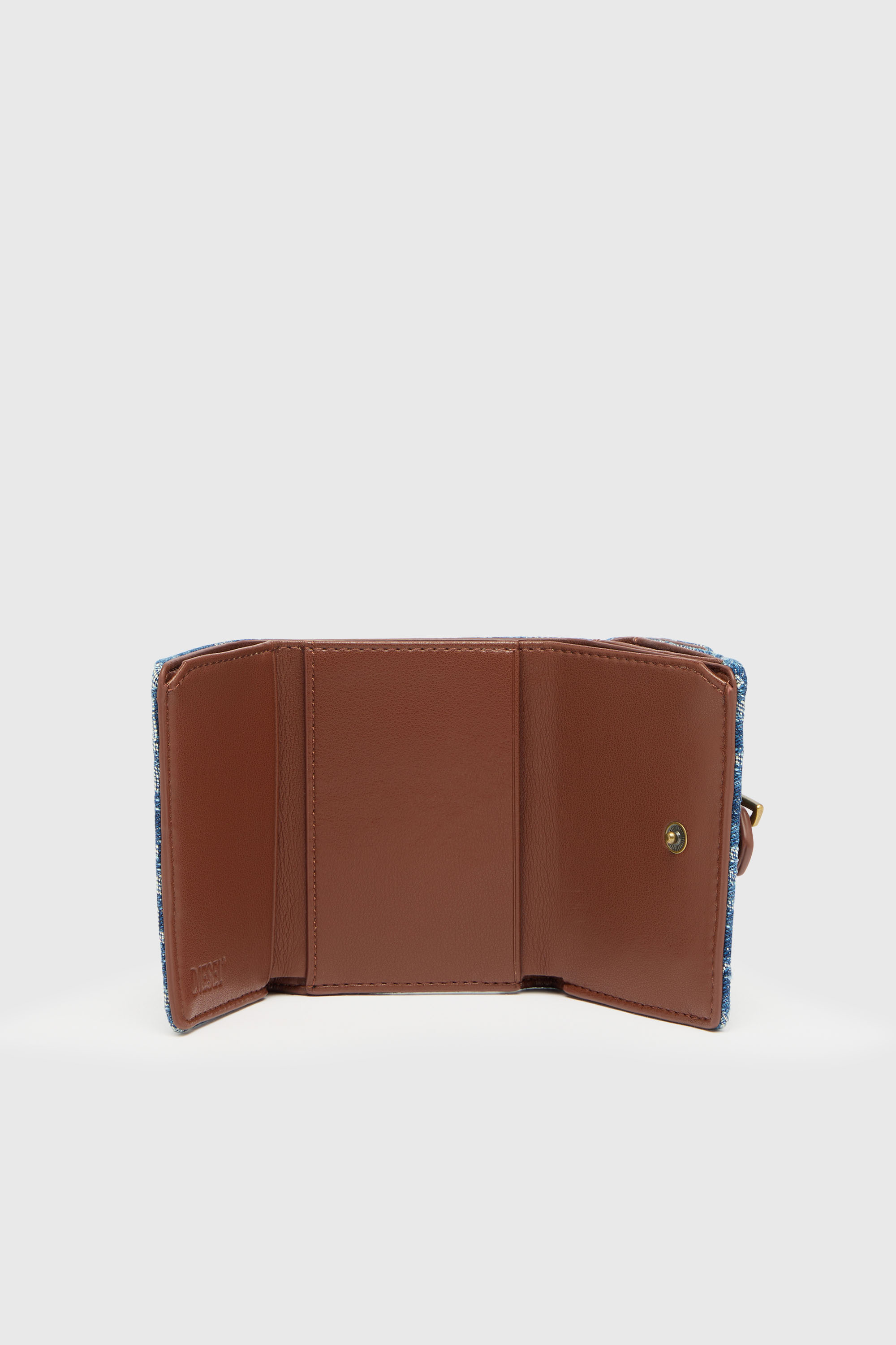 Diesel - D-LINE TRI FOLD COIN XS II, Tri-fold wallet en monogram denim con detalle de cintur&oacute;n Mujer in Azul marino - 3