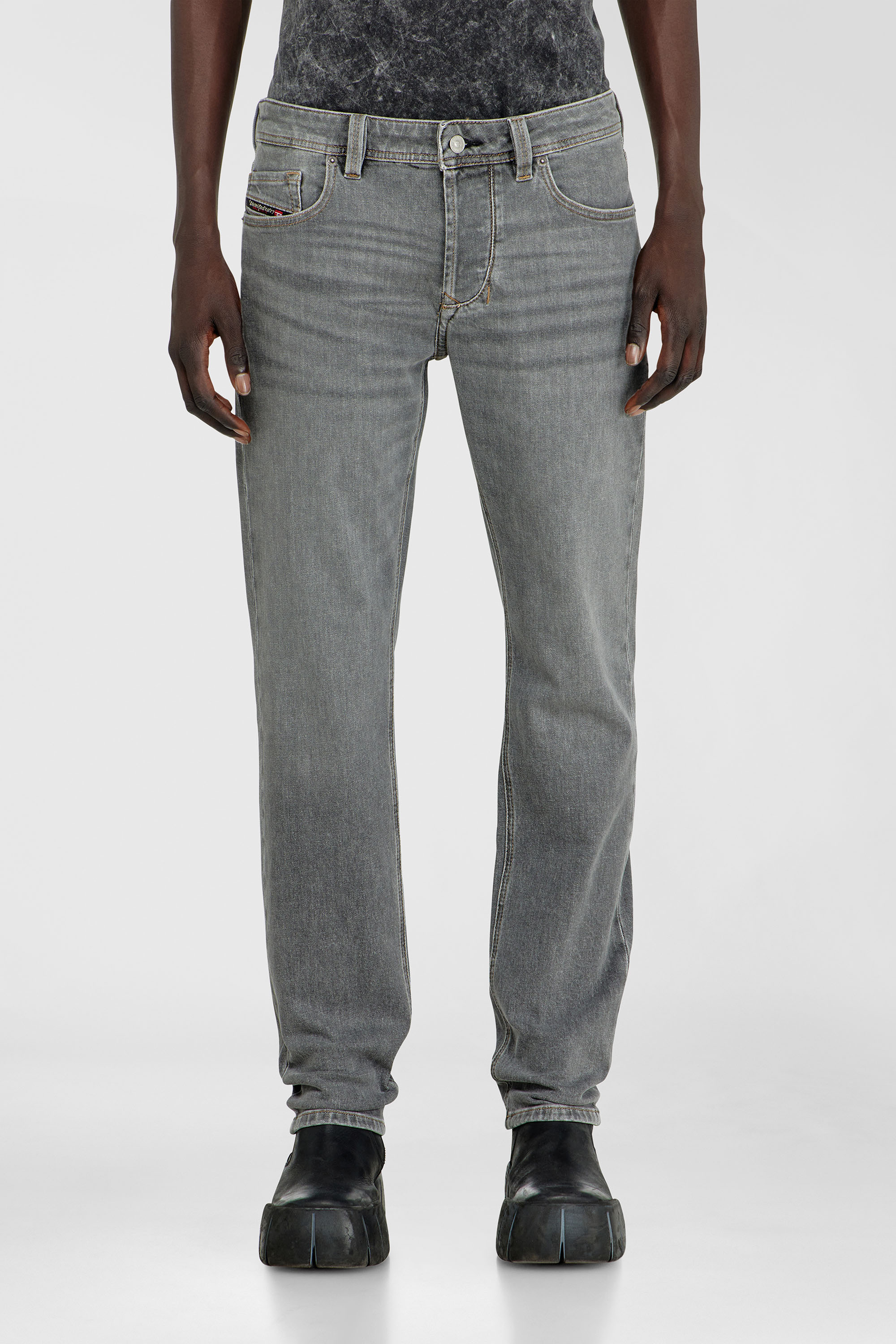Diesel - Regular Jeans 1986 Larkee-Beex 0KBBI Hombre, Gris - 1