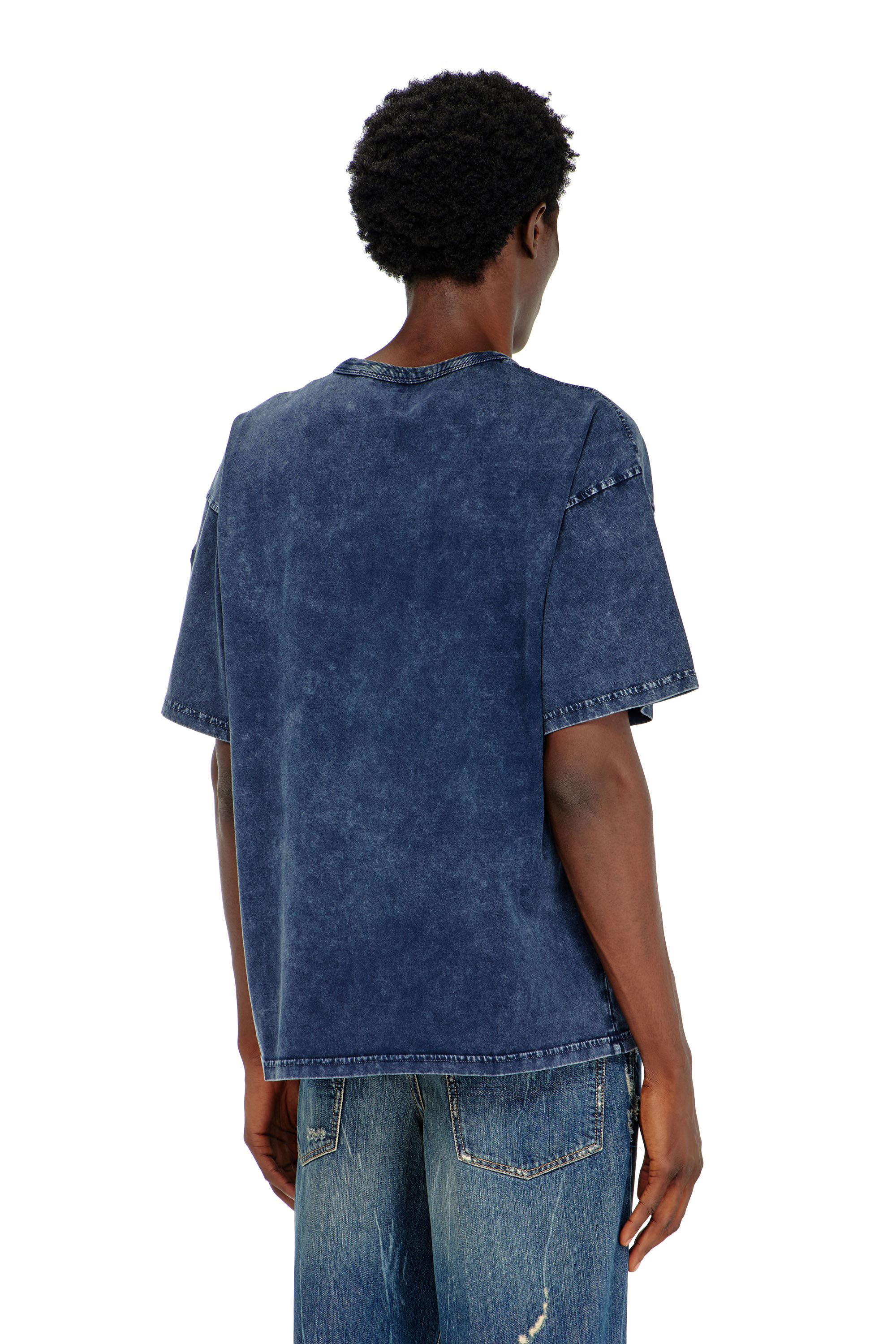 Diesel - T-BOXT-DEN, Camiseta de algod&oacute;n relajada con aplique Oval D Hombre in Azul marino - 4