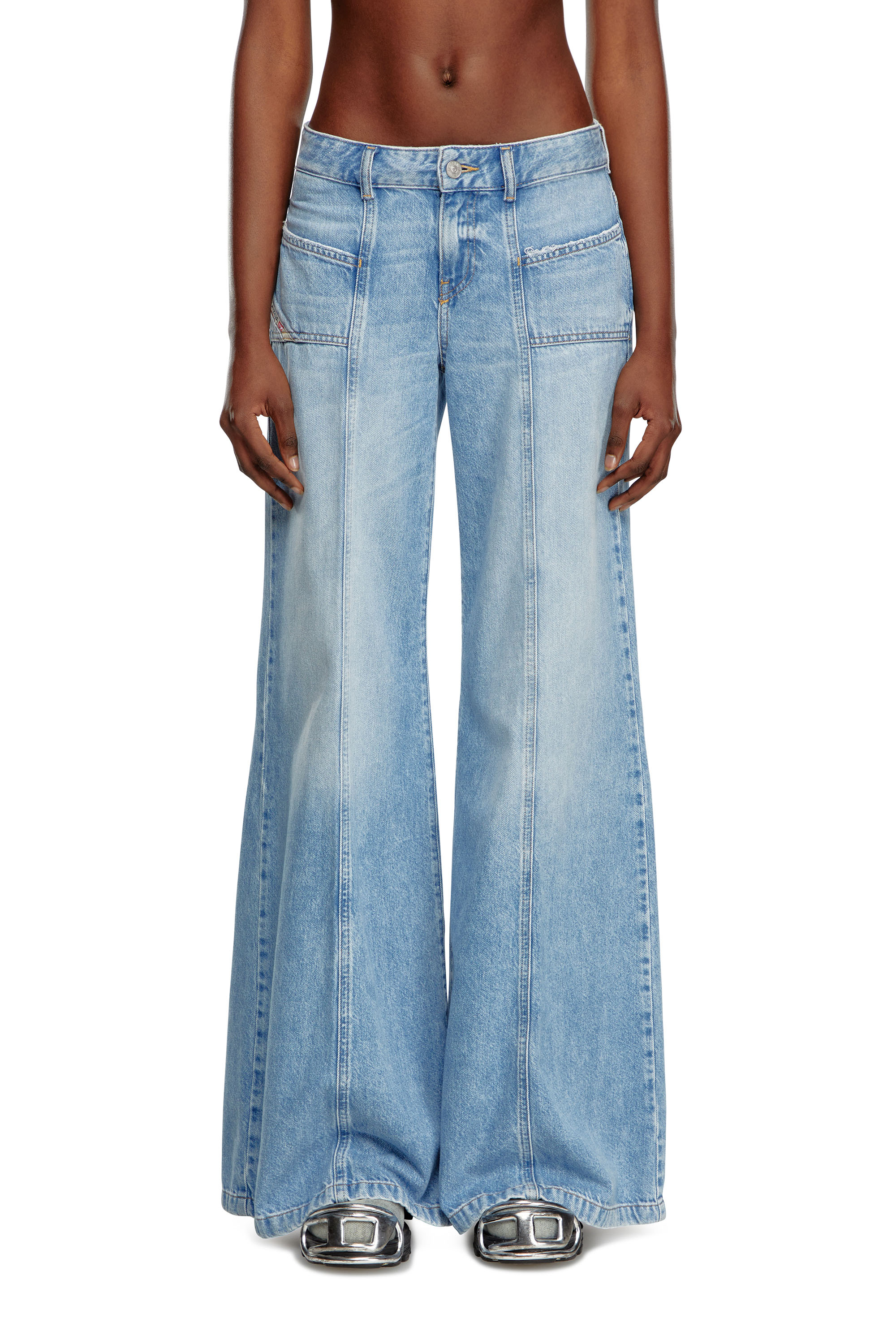 Diesel - Bootcut and Flare Jeans D-Akii 09J88, Azul Claro - Image 3