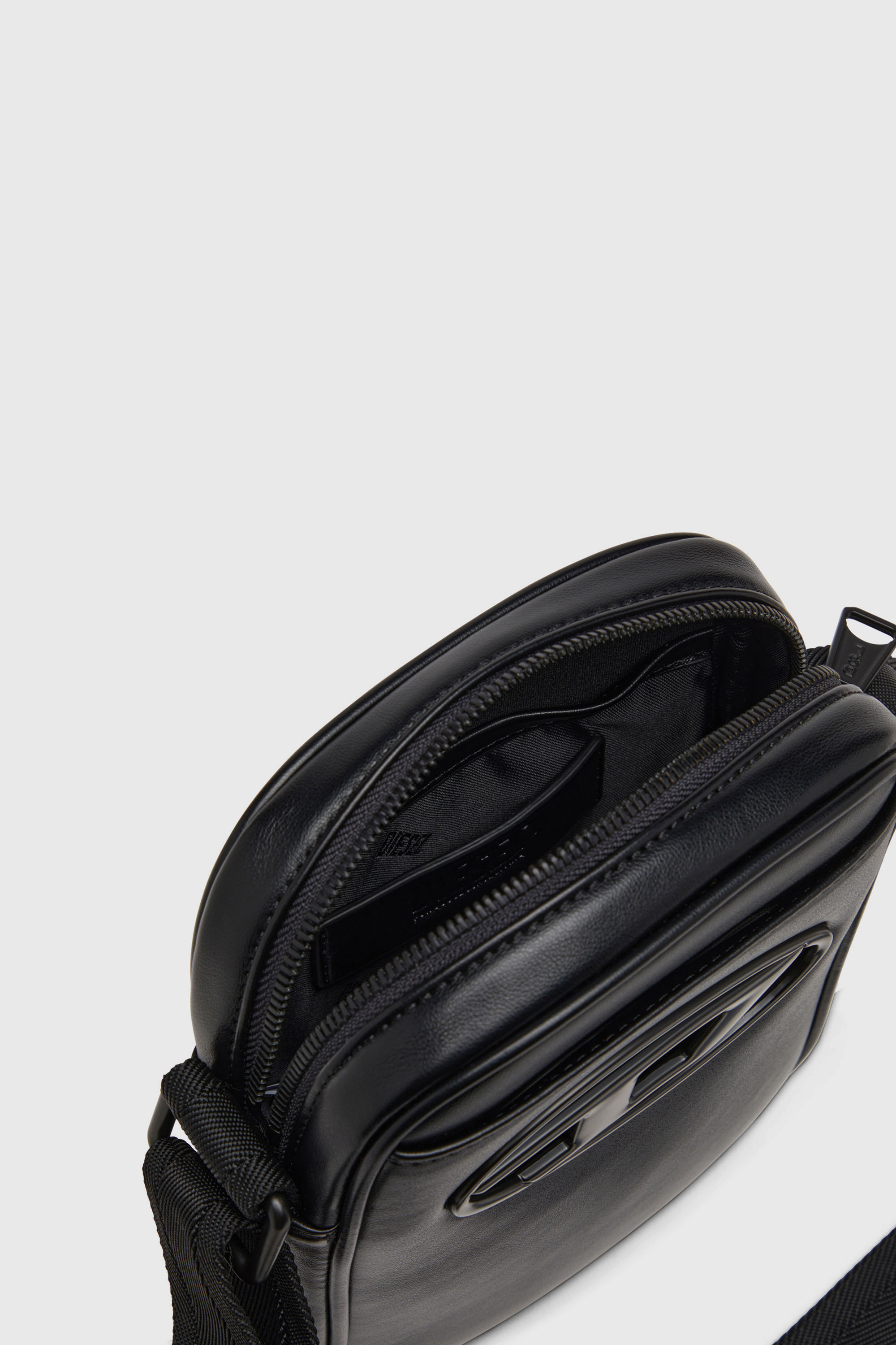 Diesel - HOLI-D CROSSBODY, Holi-D-Bandolera de poliuretano y neopreno Hombre in Negro - 3