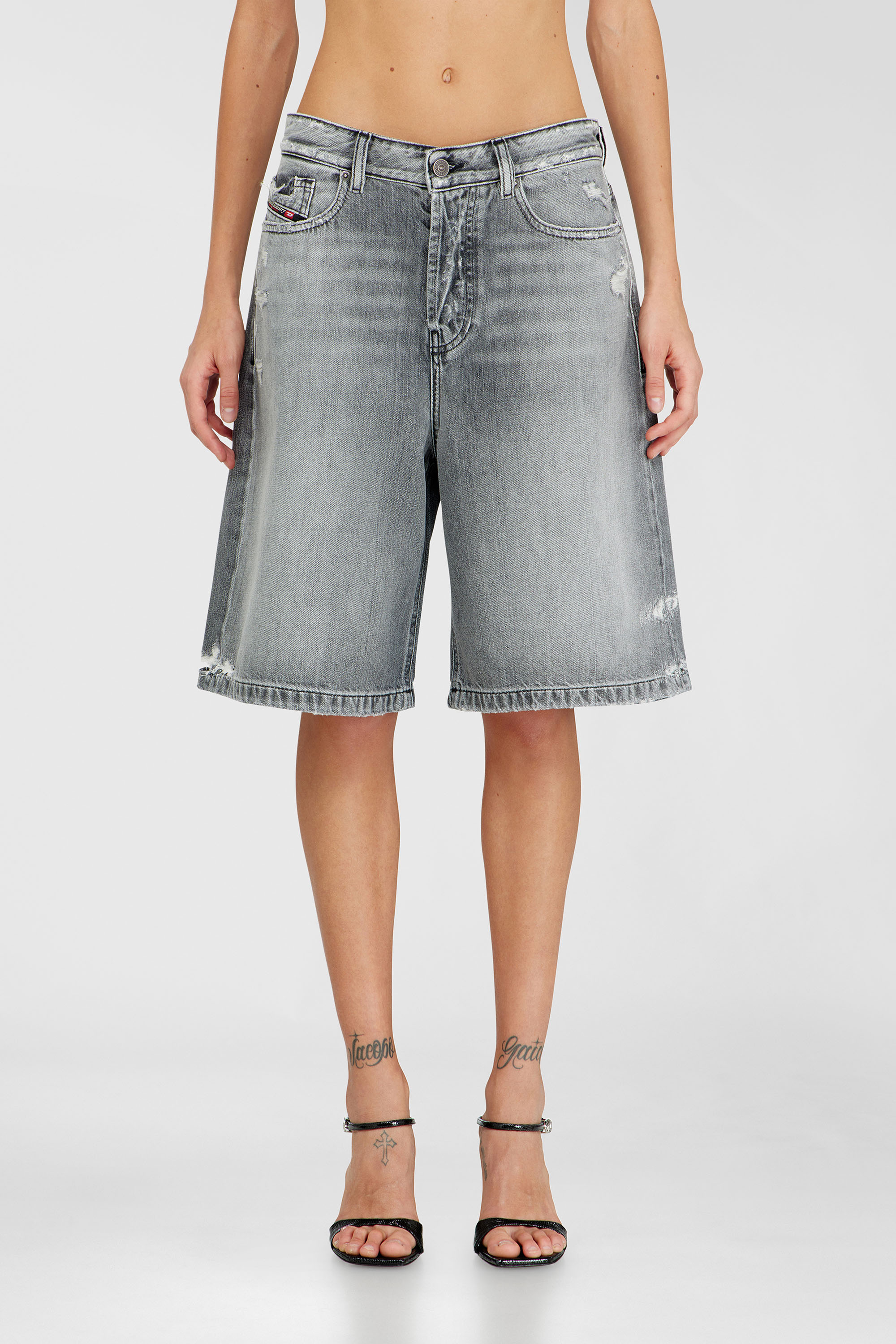 Diesel - DE-SIRE-SHORT, Pantalones cortos vaqueros con bajos deshilachados Mujer in Gris - 1