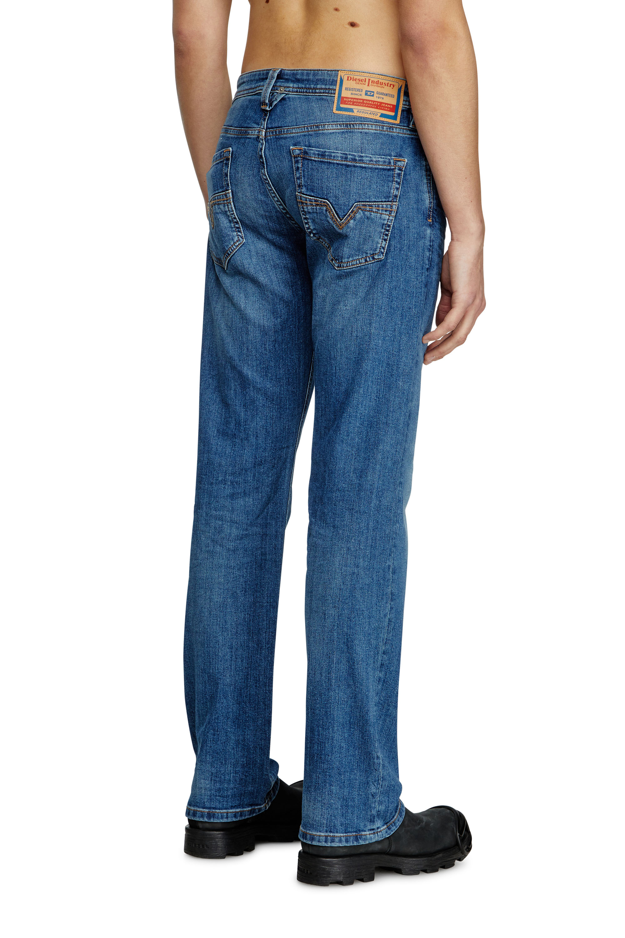 Diesel - Regular Jeans 1985 Larkee 0KIAL Hombre, Azul Claro - 4