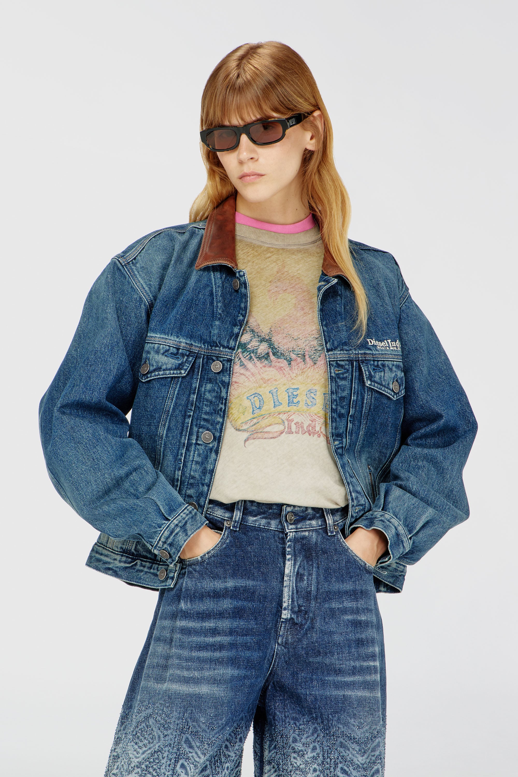 Diesel - D-DENVER-S1, Chaqueta vaquera tipo trucker con adornos de cuero en contraste Unisex in Azul marino - 1