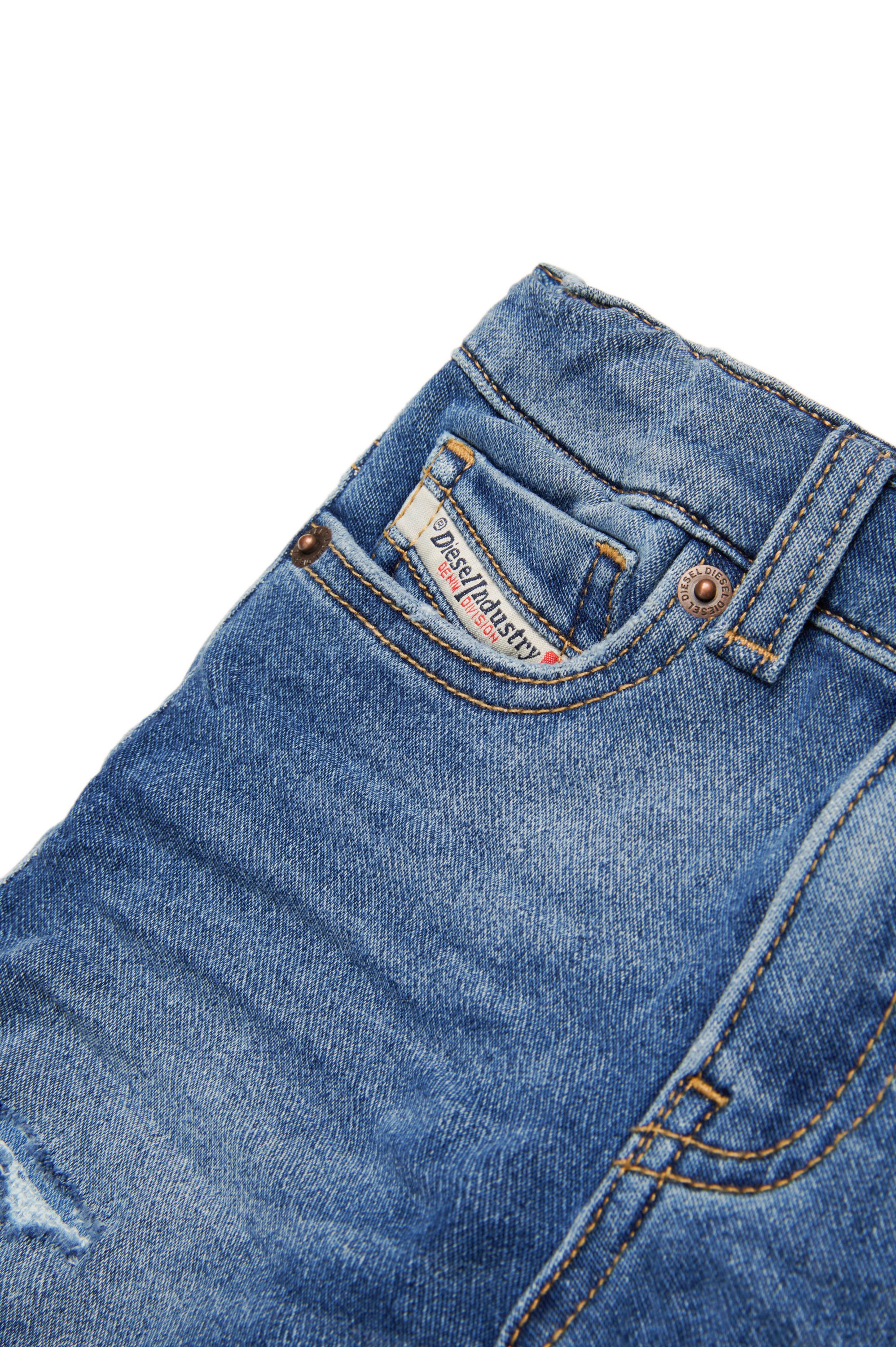 Diesel - PGALLYB JJJ, Pantalones JoggJeans cortos con dobladillos doblados Unisex in Azul marino - 4