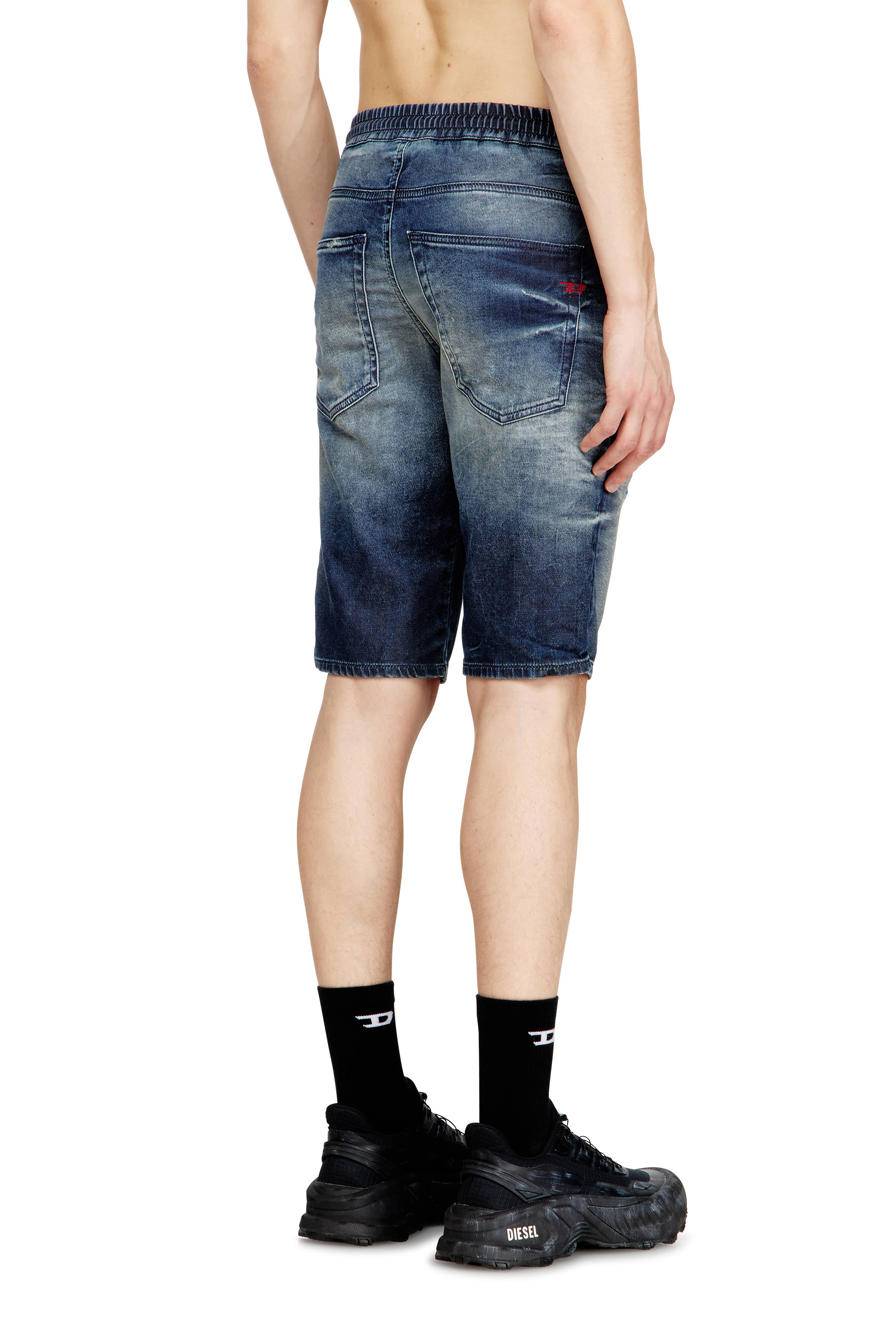 Diesel - 2033 D-KROOLEY-SHORT JOGG, Pantalones cortos de corte slim en JoggJeans tratados Hombre in Azul marino - 3