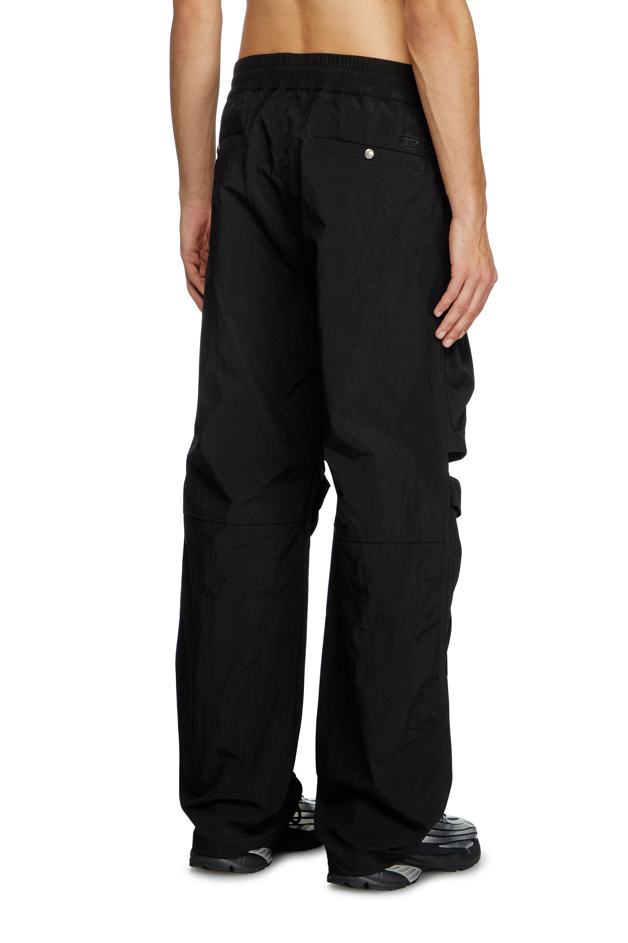 Diesel - P-DANZEL, Pantalones utility de nailon sobreteñido Hombre in Negro - 4