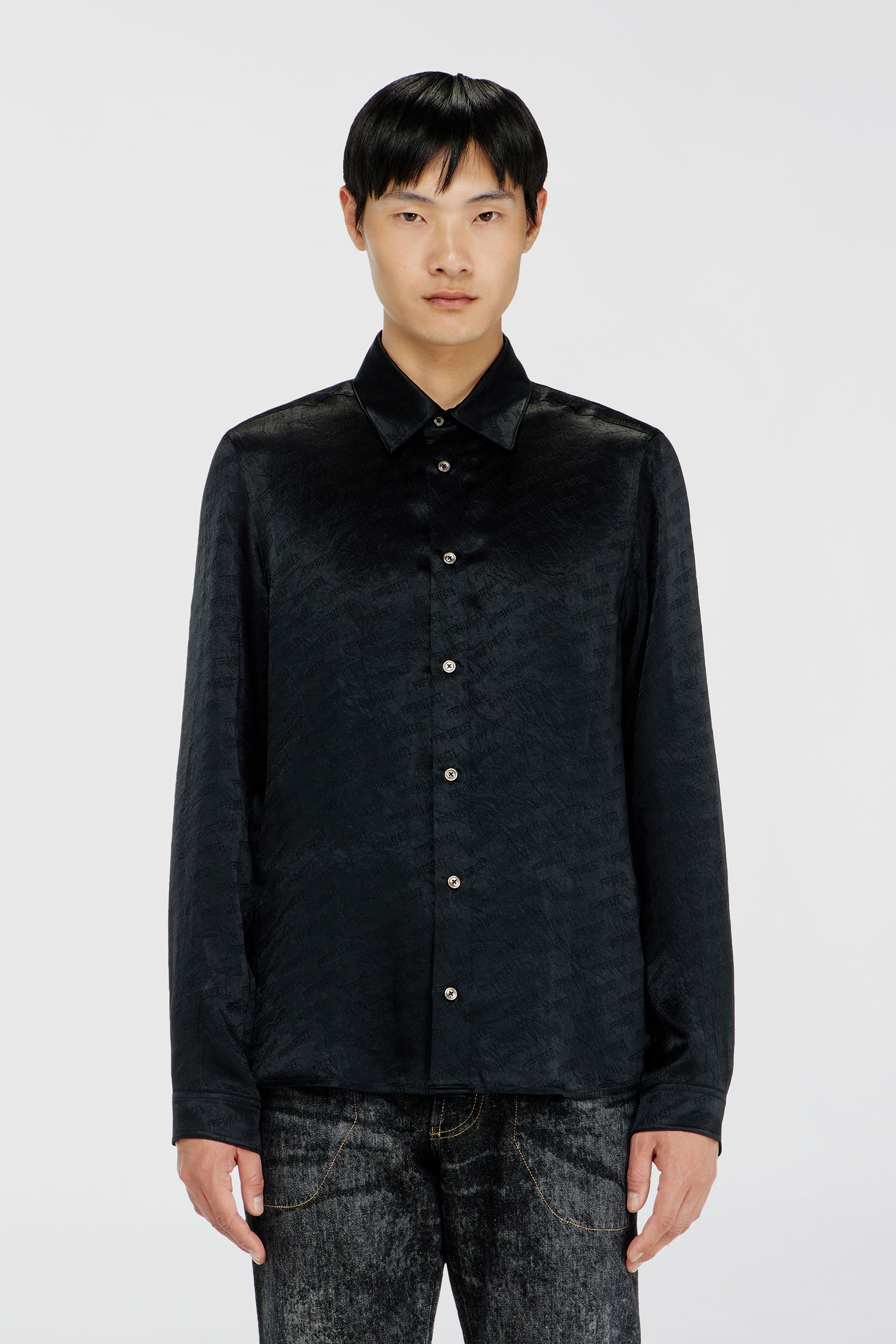 Diesel - S-KINNY-EFBZ, Camisa de sat&eacute;n arrugado jacquard con logo Hombre in Negro - 1