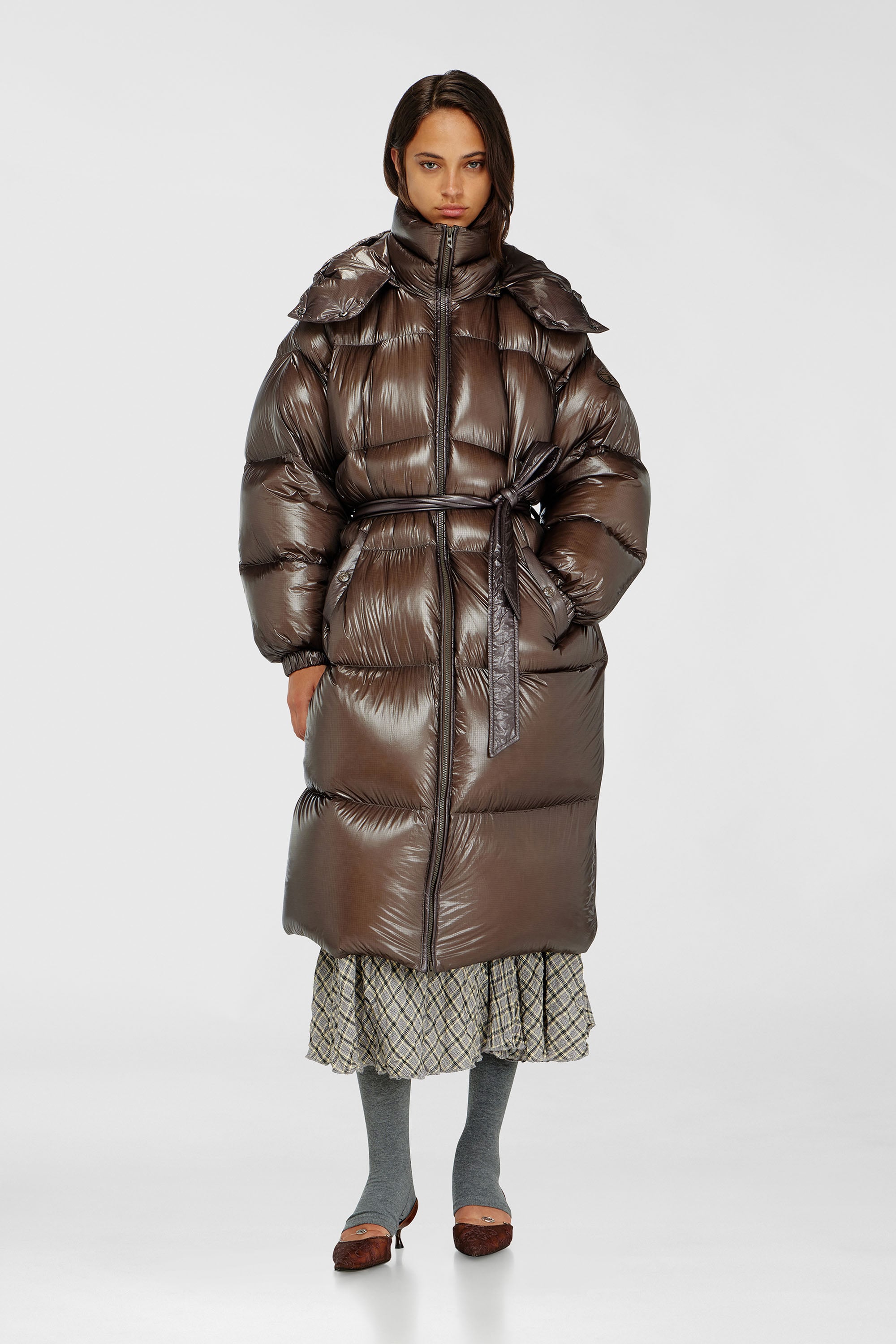 Diesel - W-ISHER, Abrigo acolchado tipo puffer en ripstop ultraligero Mujer in Marr&oacute;n - 2