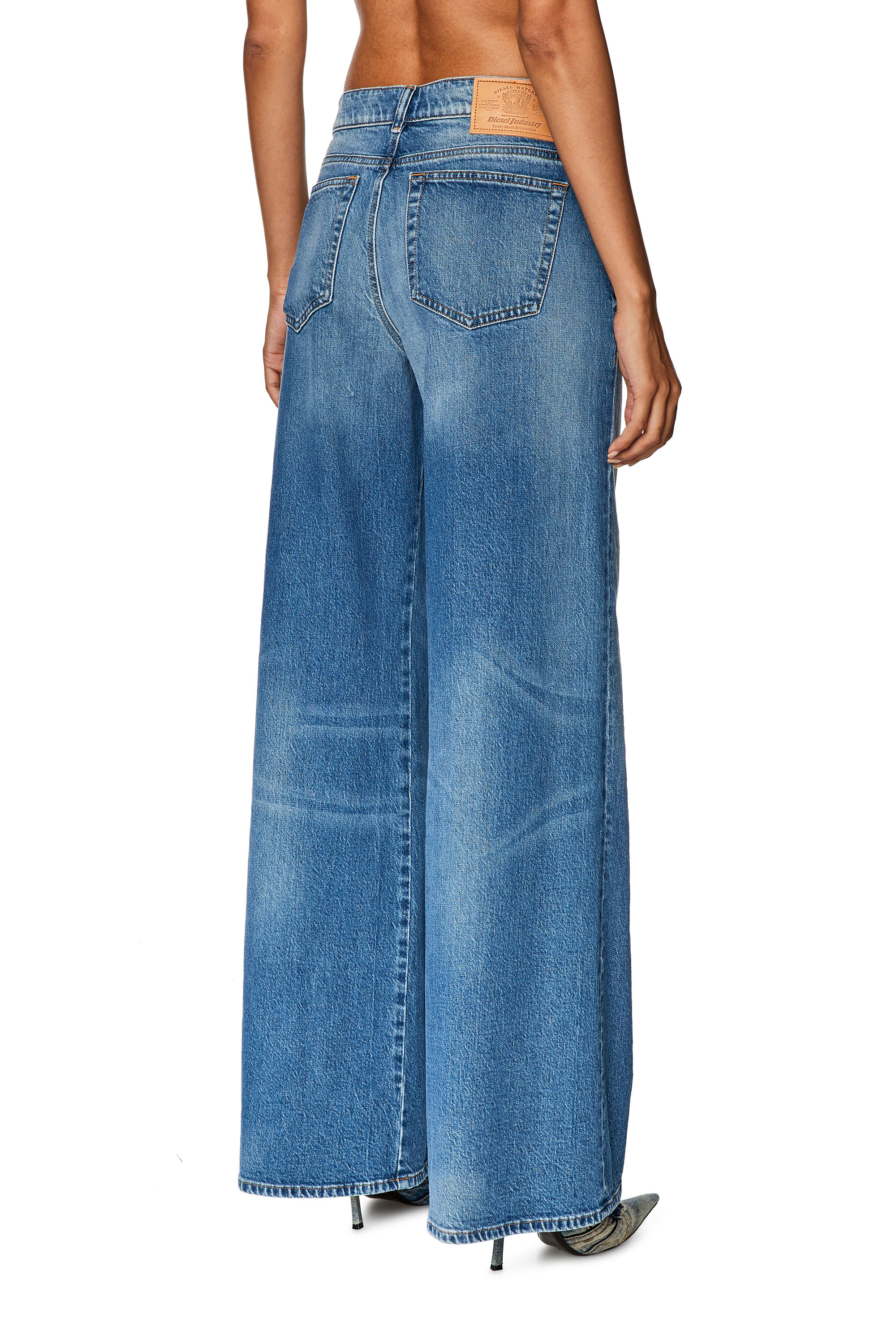 Diesel - Bootcut and Flare Jeans 1978 D-Akemi 007P9, Azul medio - Image 4