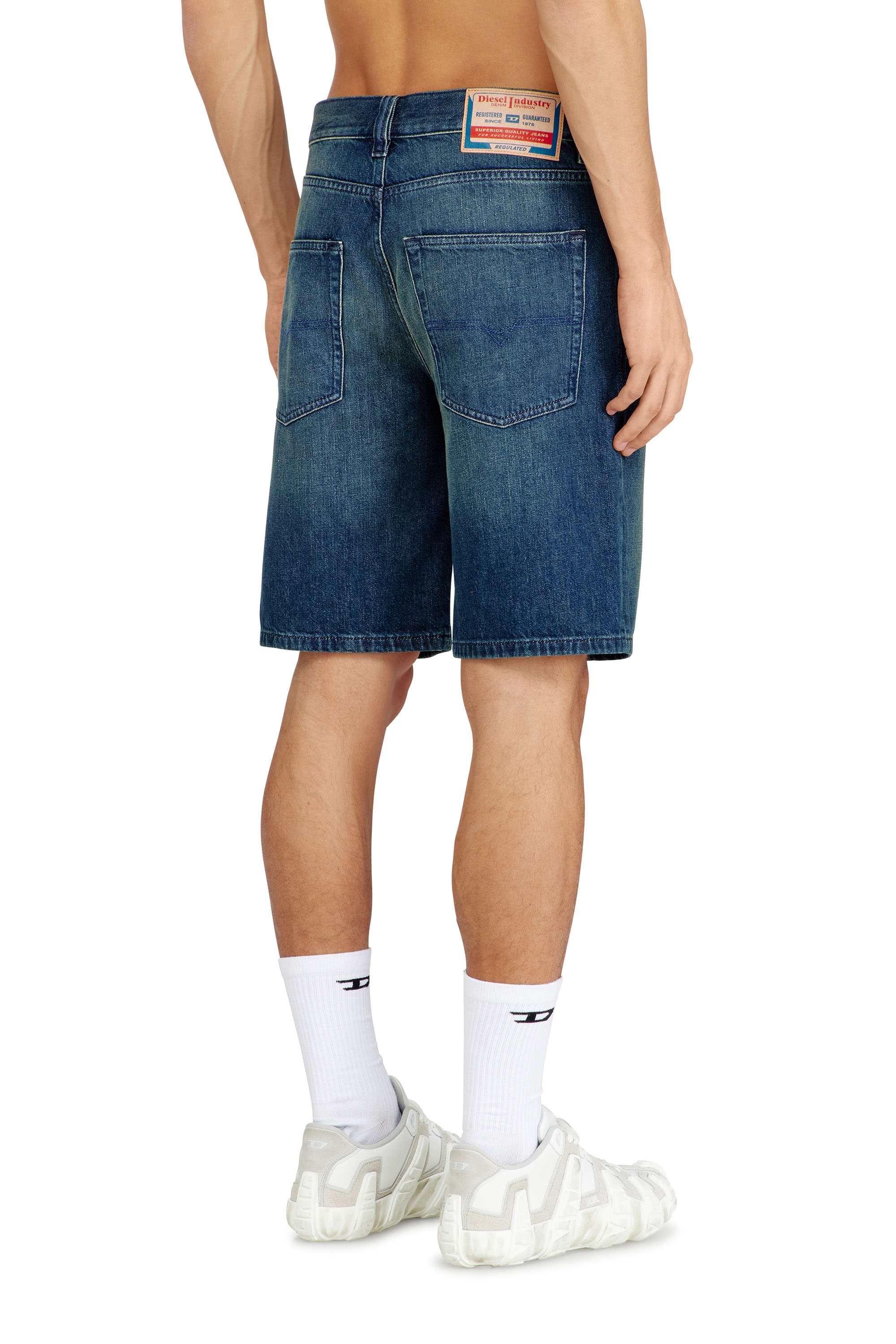 Diesel - REGULAR-SHORT, Pantalones cortos de mezclilla con un aspecto limpio Hombre in Azul marino - 4