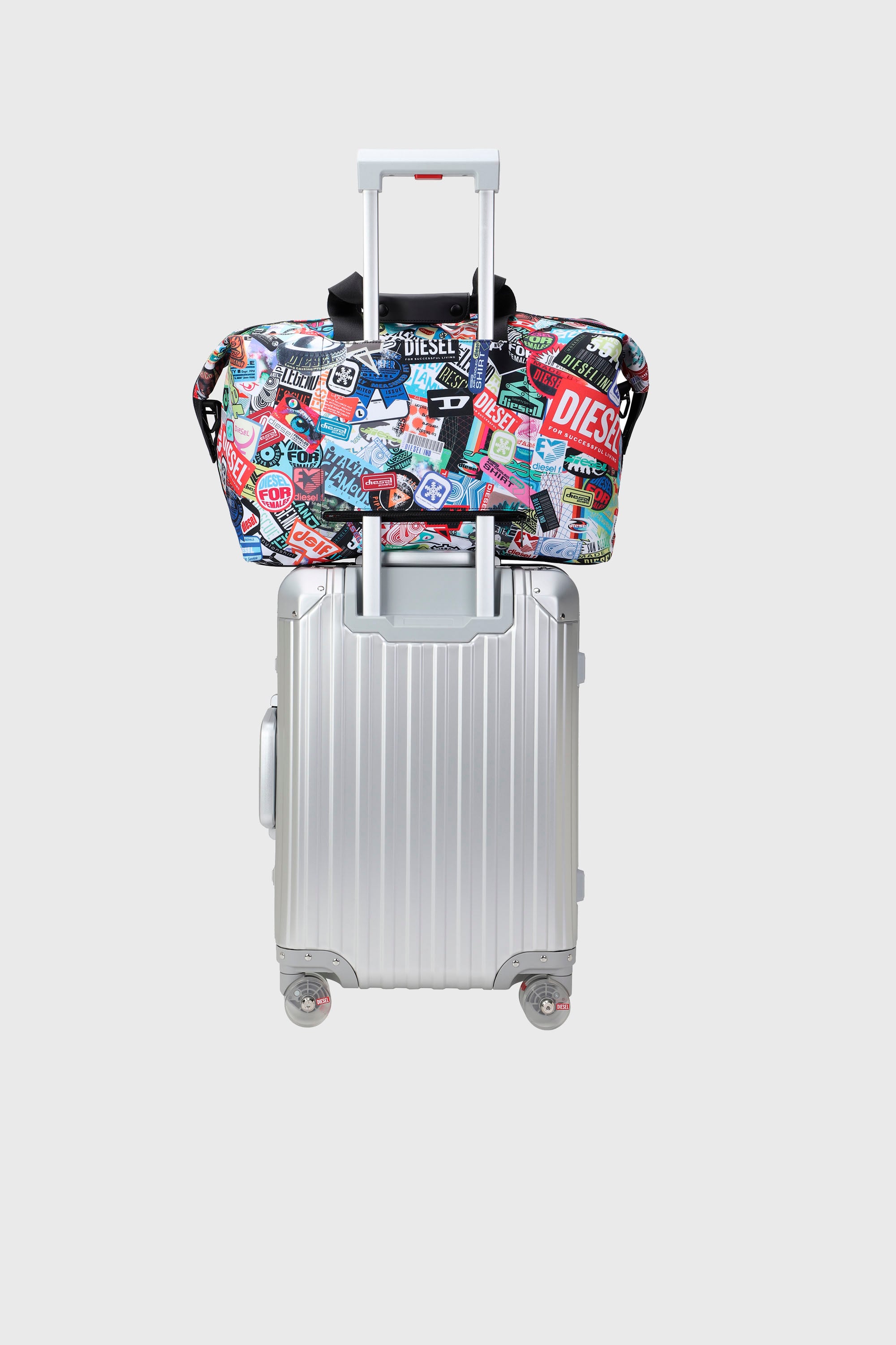 Diesel - DIESEL PC PRINTED DUFFLE-STICKERS- DSB00, Bolsa tipo duffle pr&aacute;ctica con adhesivos Unisex in Multicolor - 2