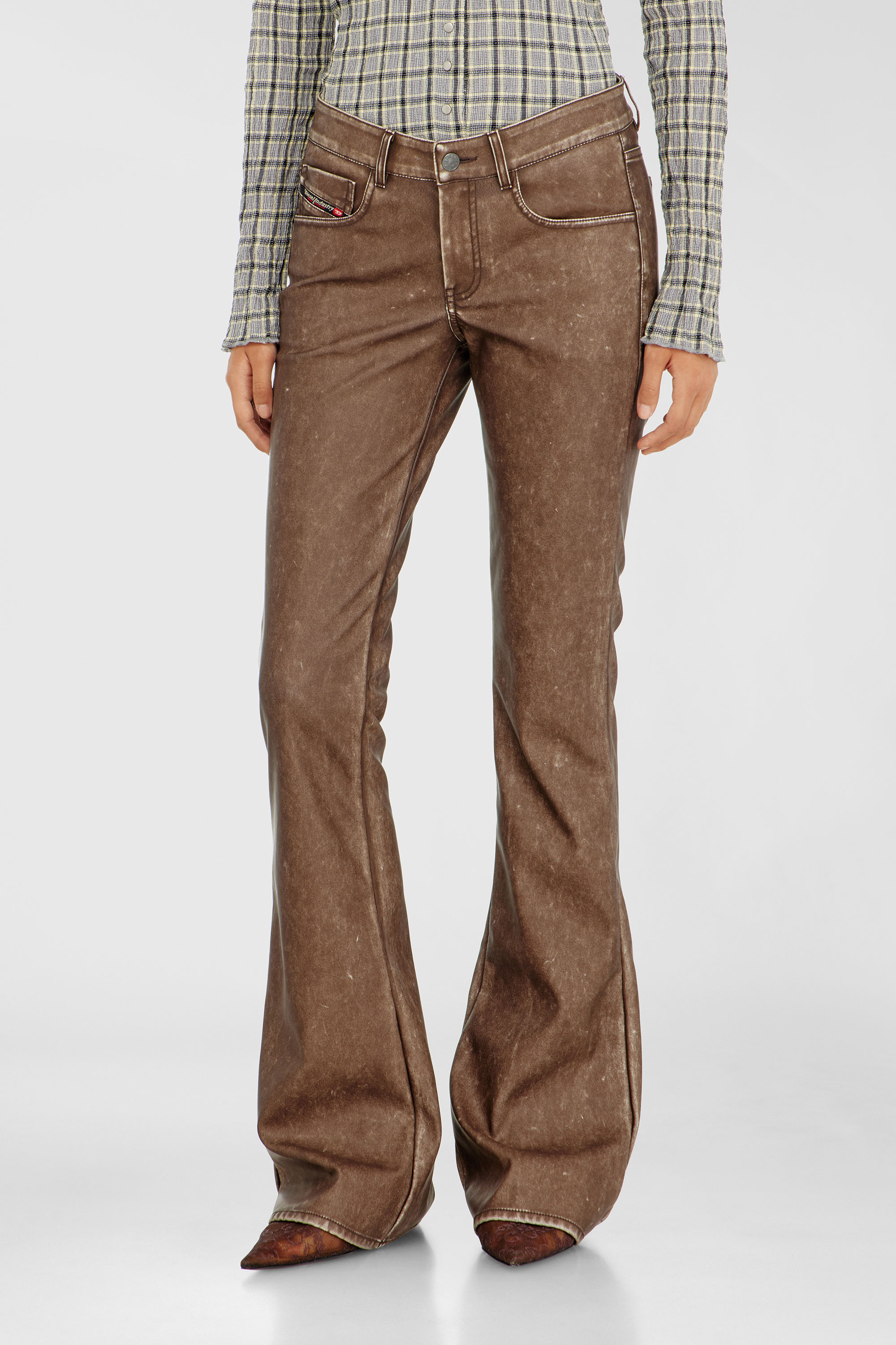 Diesel - P-STELLAR-S1, Pantal&oacute;n bootcut en tejido revestido tratado Mujer in Marr&oacute;n - 1