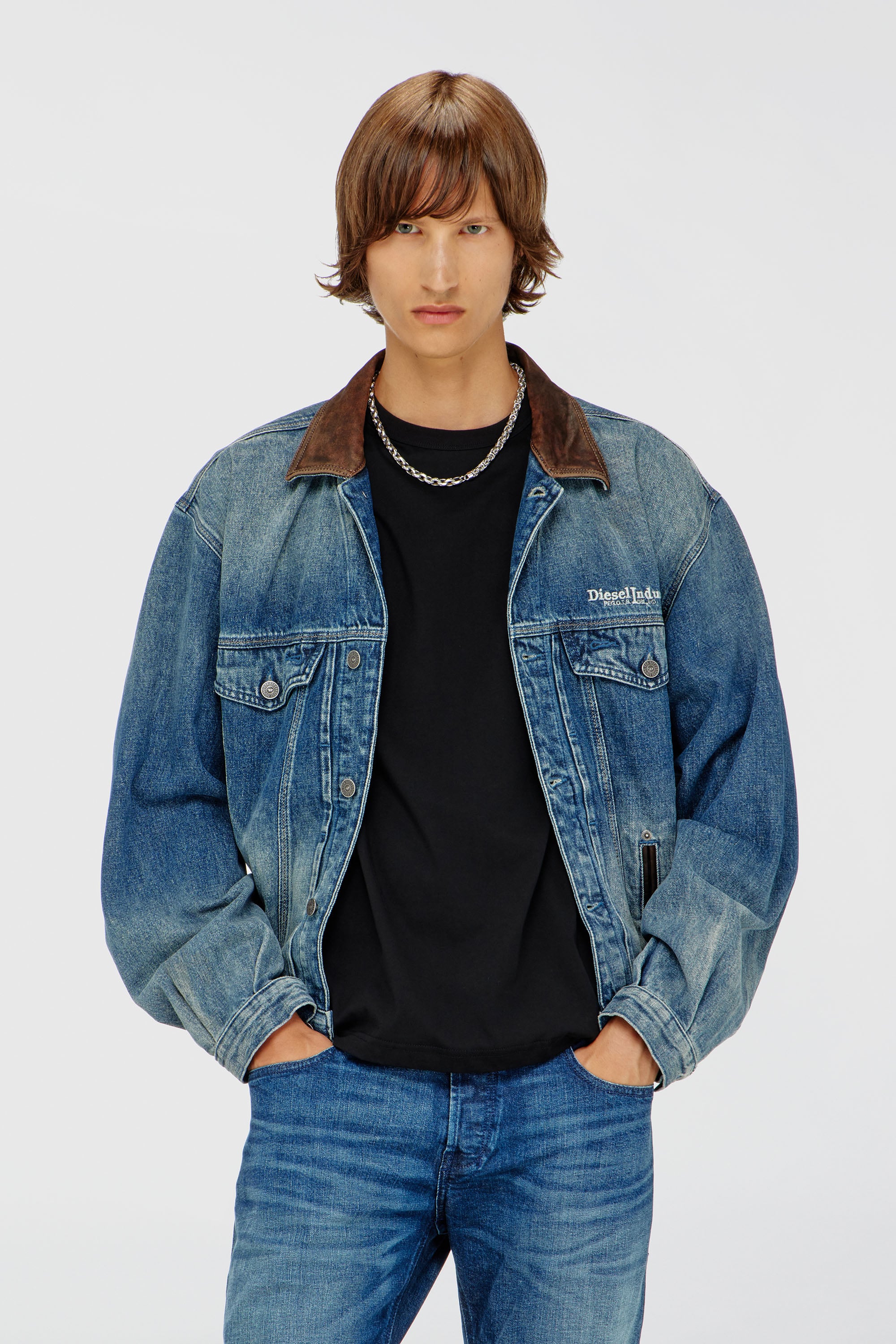 Diesel - D-DENVER-S1, Chaqueta vaquera tipo trucker con adornos de cuero en contraste Unisex in Azul marino - 1