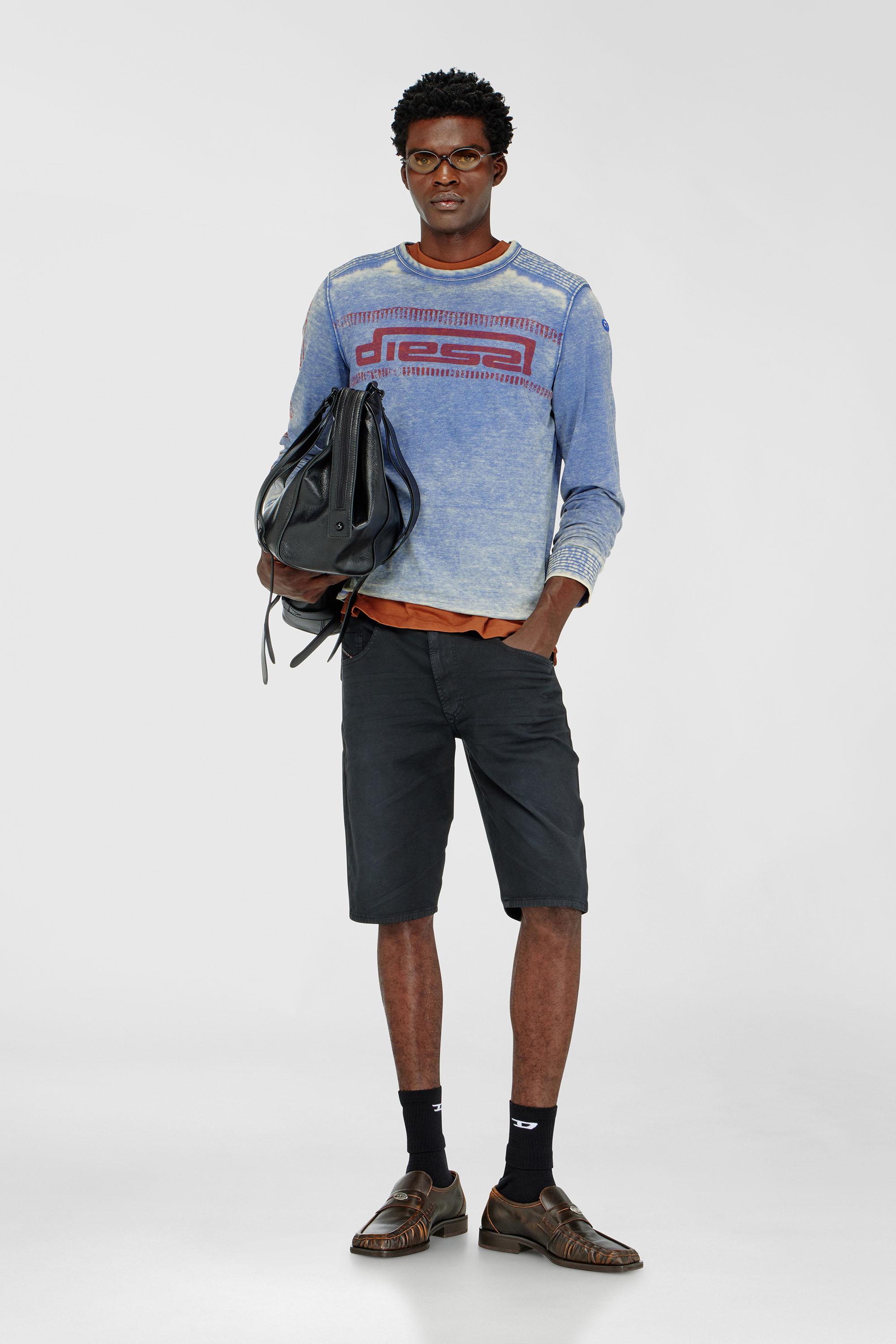 Diesel - 2033 D-KROOLEY-SHORT JOGG, Pantalones cortos chinos en JoggJeans Hombre in Negro - 1
