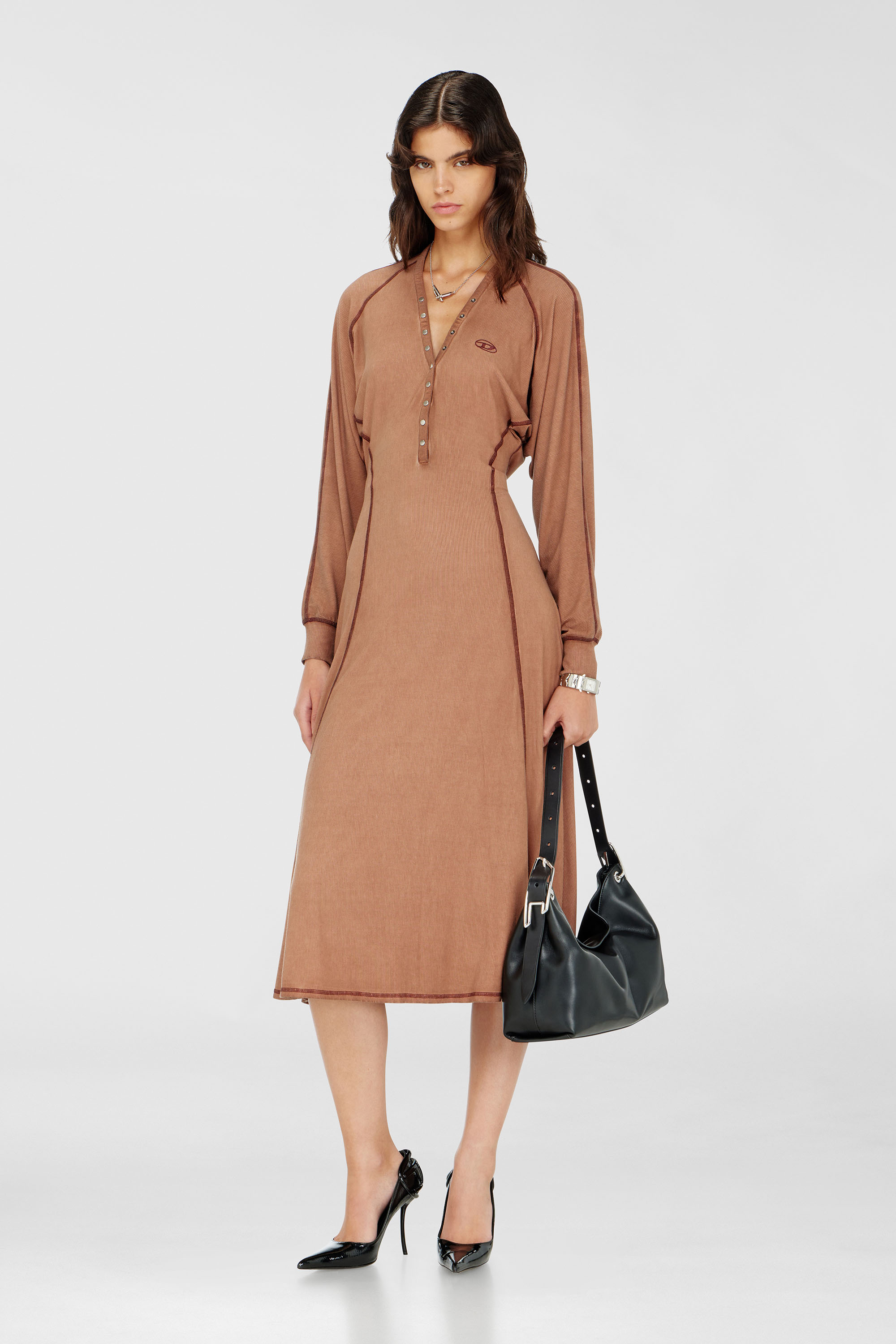 Diesel - D-ISERINA, Vestido midi de punto canal&eacute; con mangas murci&eacute;lago Mujer in Marr&oacute;n - 2