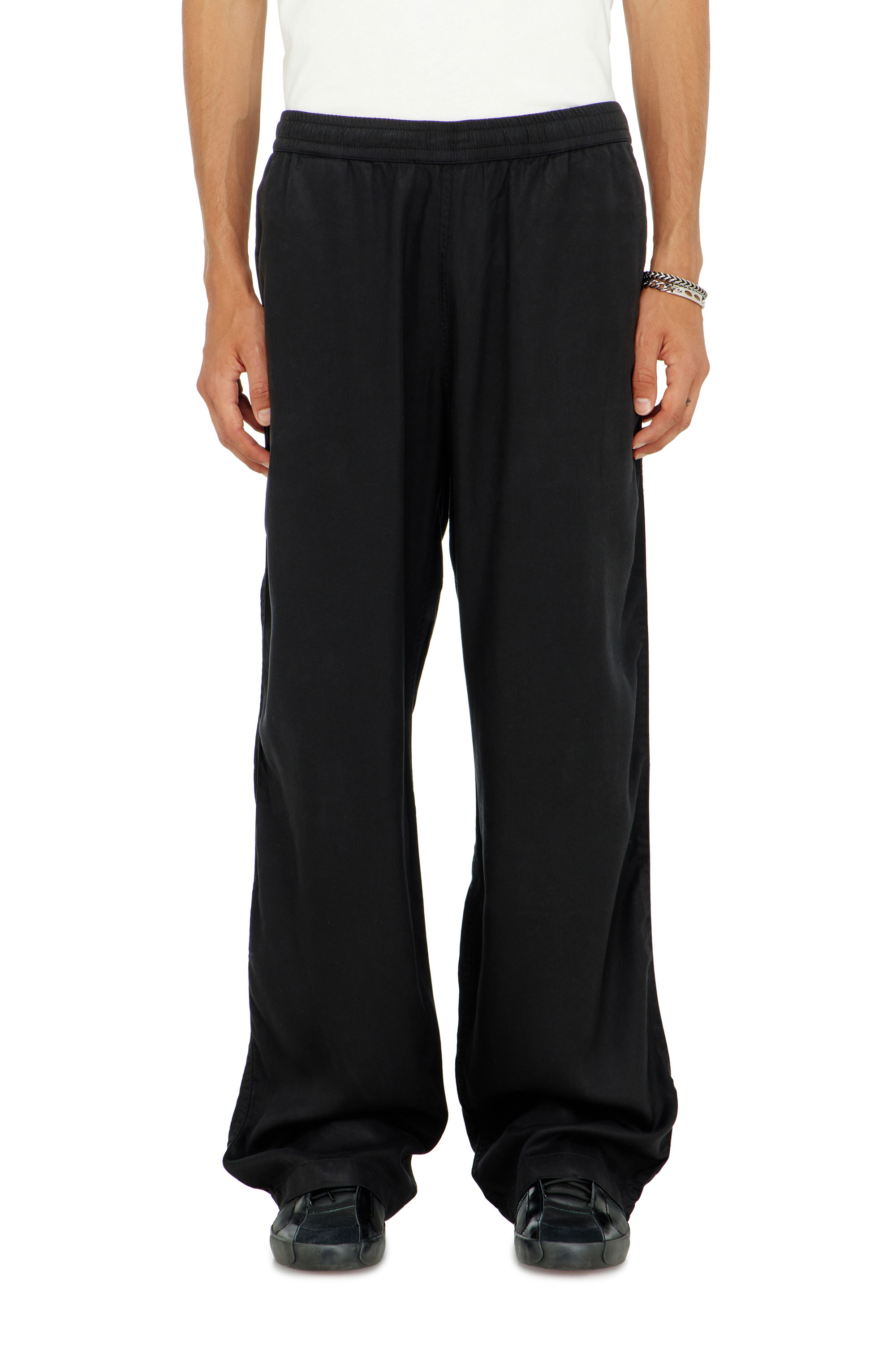 Diesel - P-DREYER-C, Pantalones con cord&oacute;n de sarga deste&ntilde;ida Hombre in Negro - 2