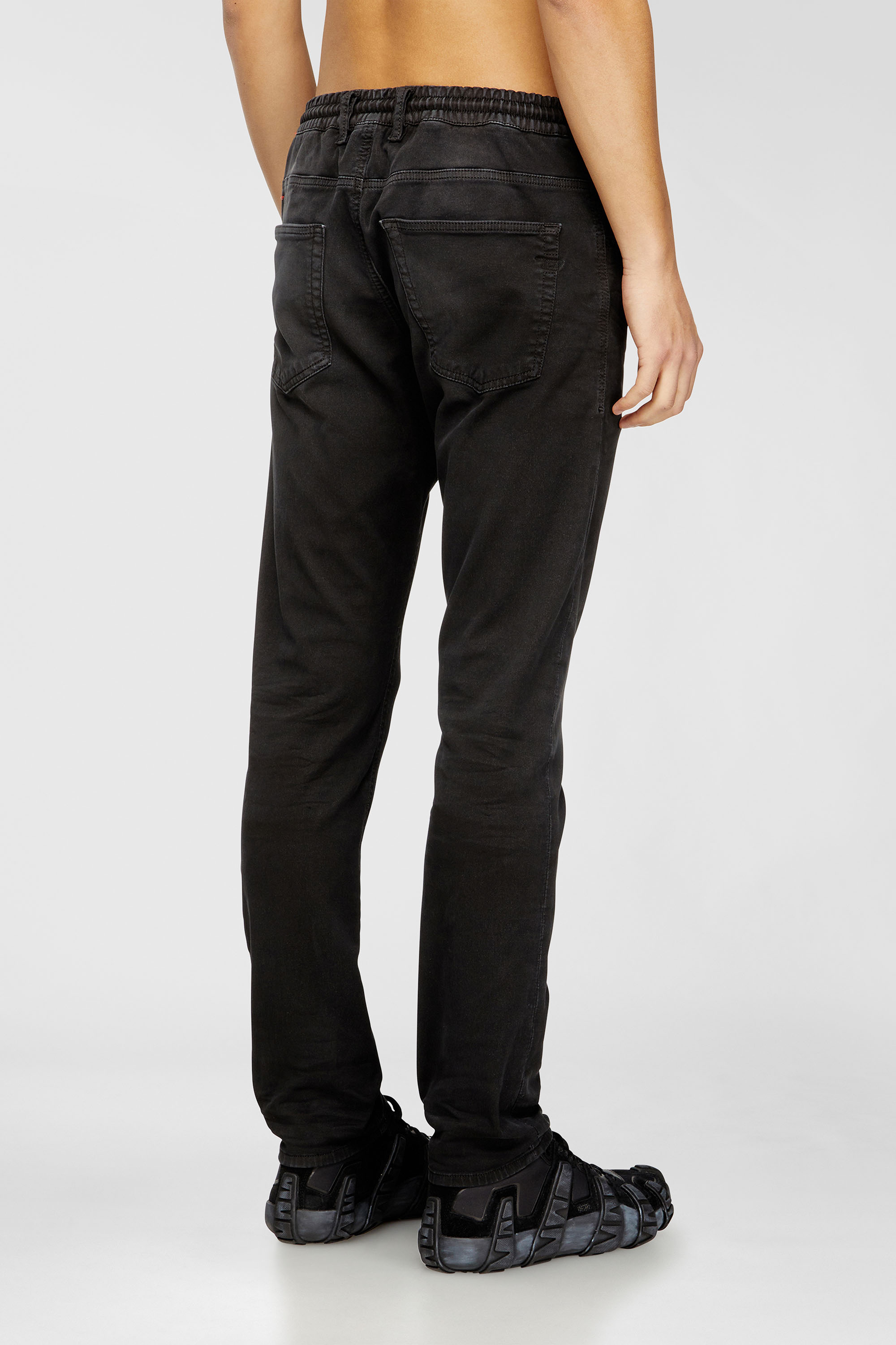 Diesel - Regular 2032 D-Krooley Joggjeans&reg; 0670M Hombre, Negro - 3