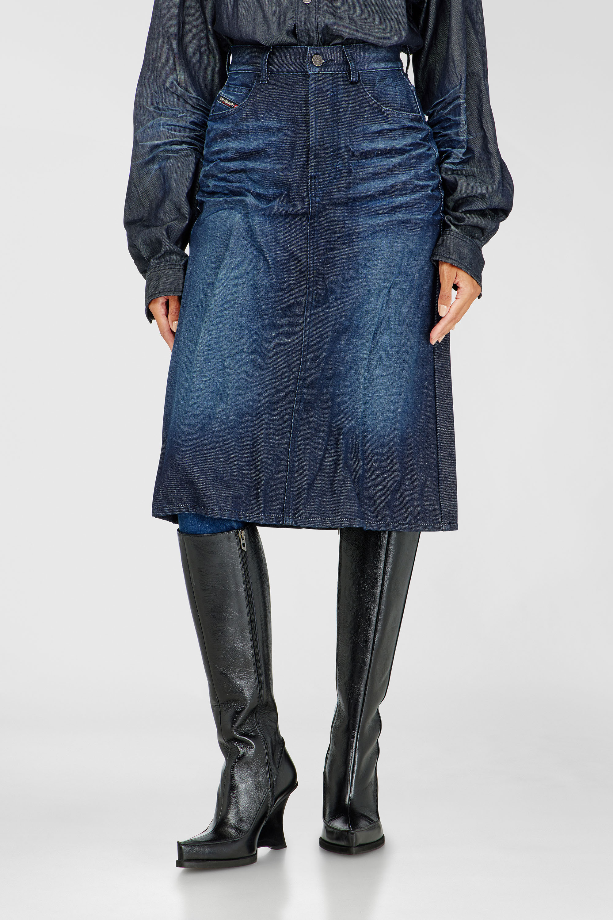Diesel - DE-IRTI-FSJ, Falda midi de denim arrugado Mujer in Azul marino - 3