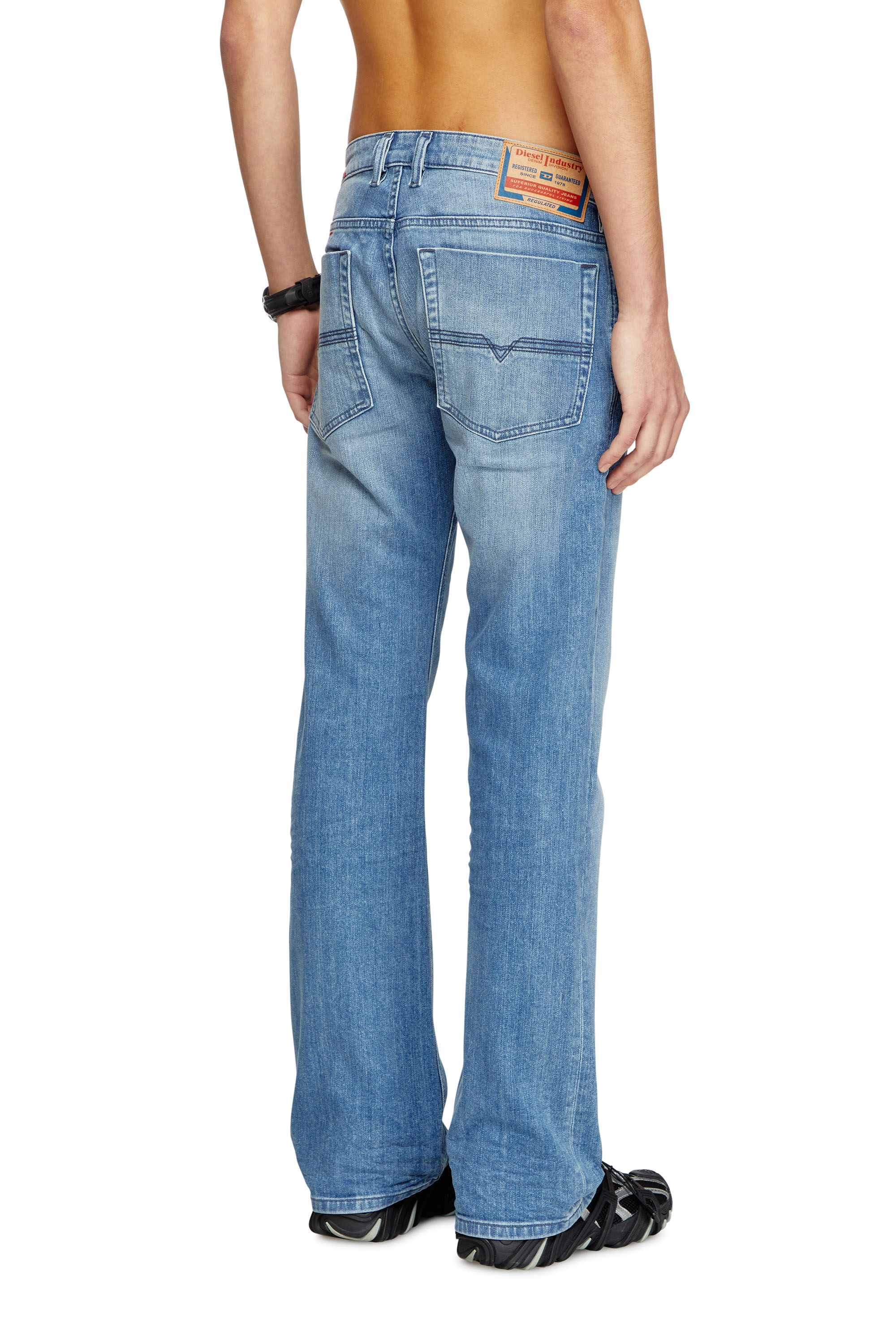 Diesel - Bootcut Jeans 2007 Zatiny 0GRDI Hombre, Azul Claro - 4