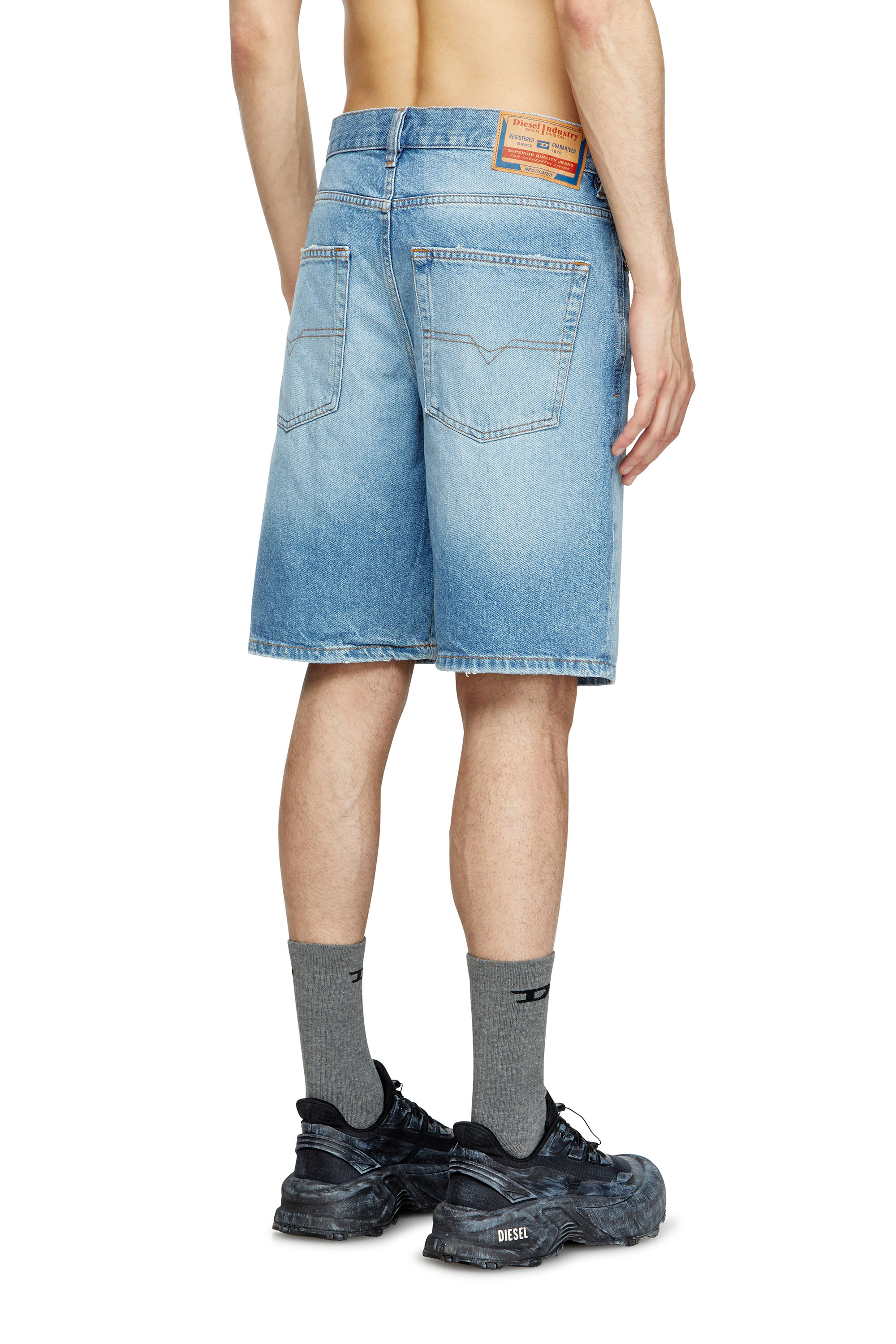 Diesel - REGULAR-SHORT, Pantalones cortos en denim Hombre in Azul marino - 4