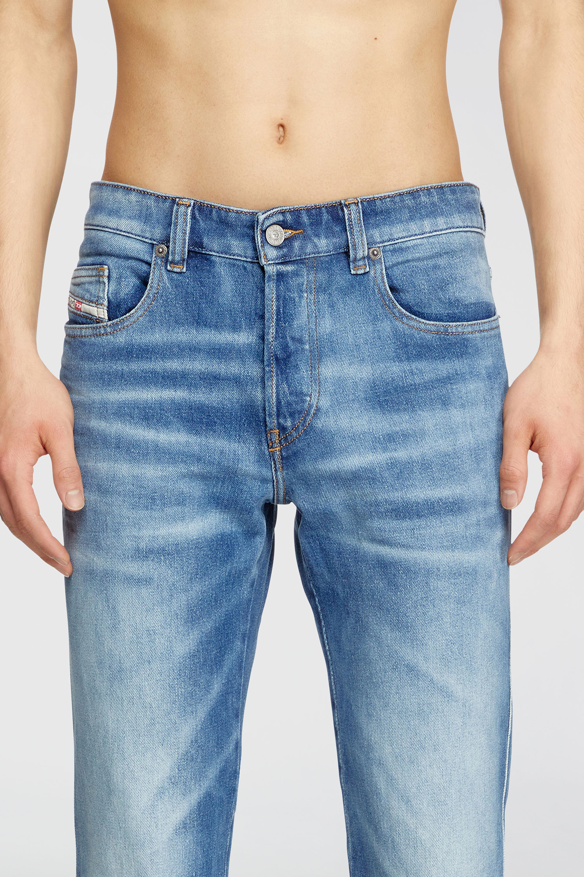 Diesel - Bootcut Jeans 1998 D-Buck 09L19 Hombre, Azul medio - 5
