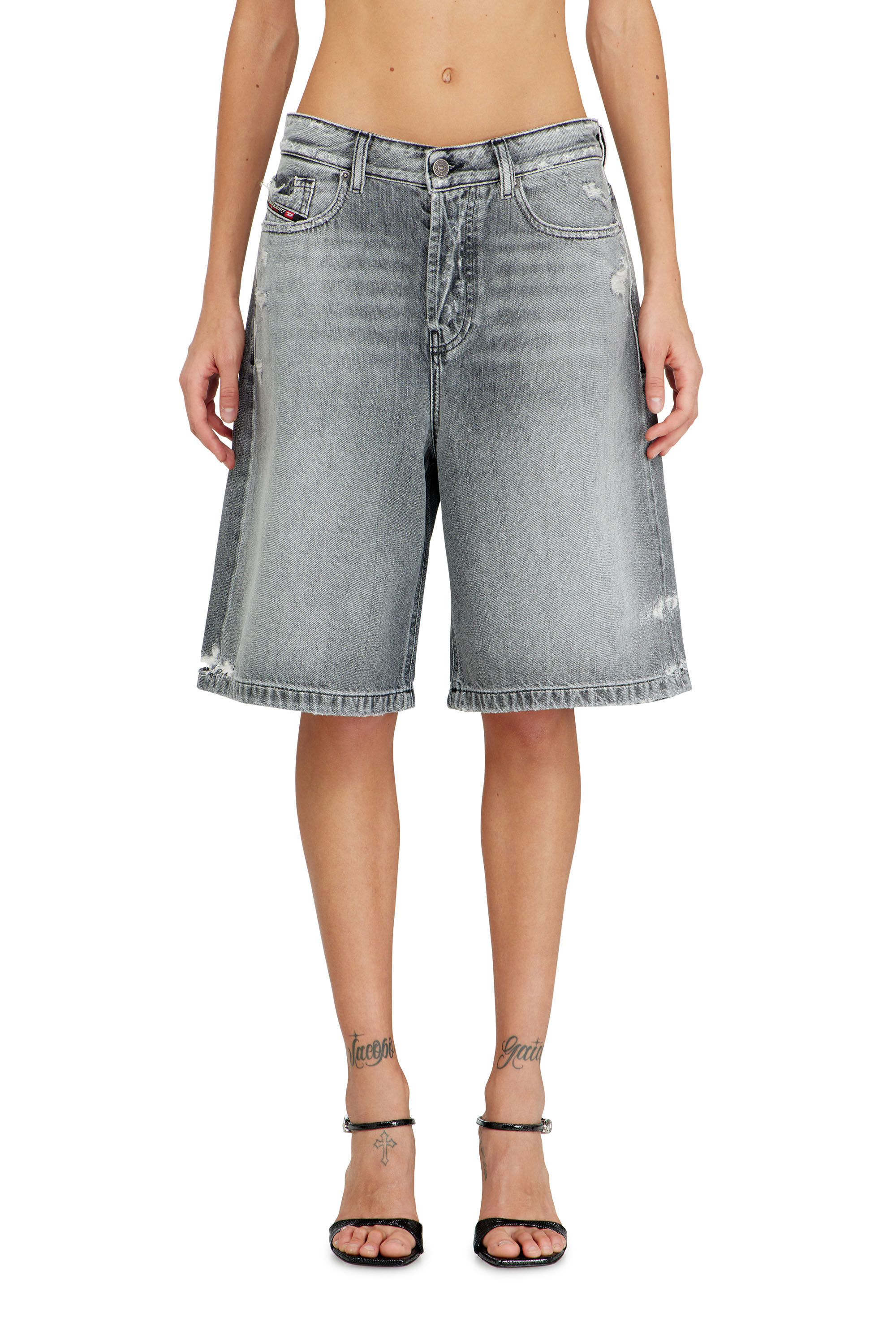 Diesel - DE-SIRE-SHORT, Pantalones cortos vaqueros con bajos deshilachados Mujer in Gris - 3