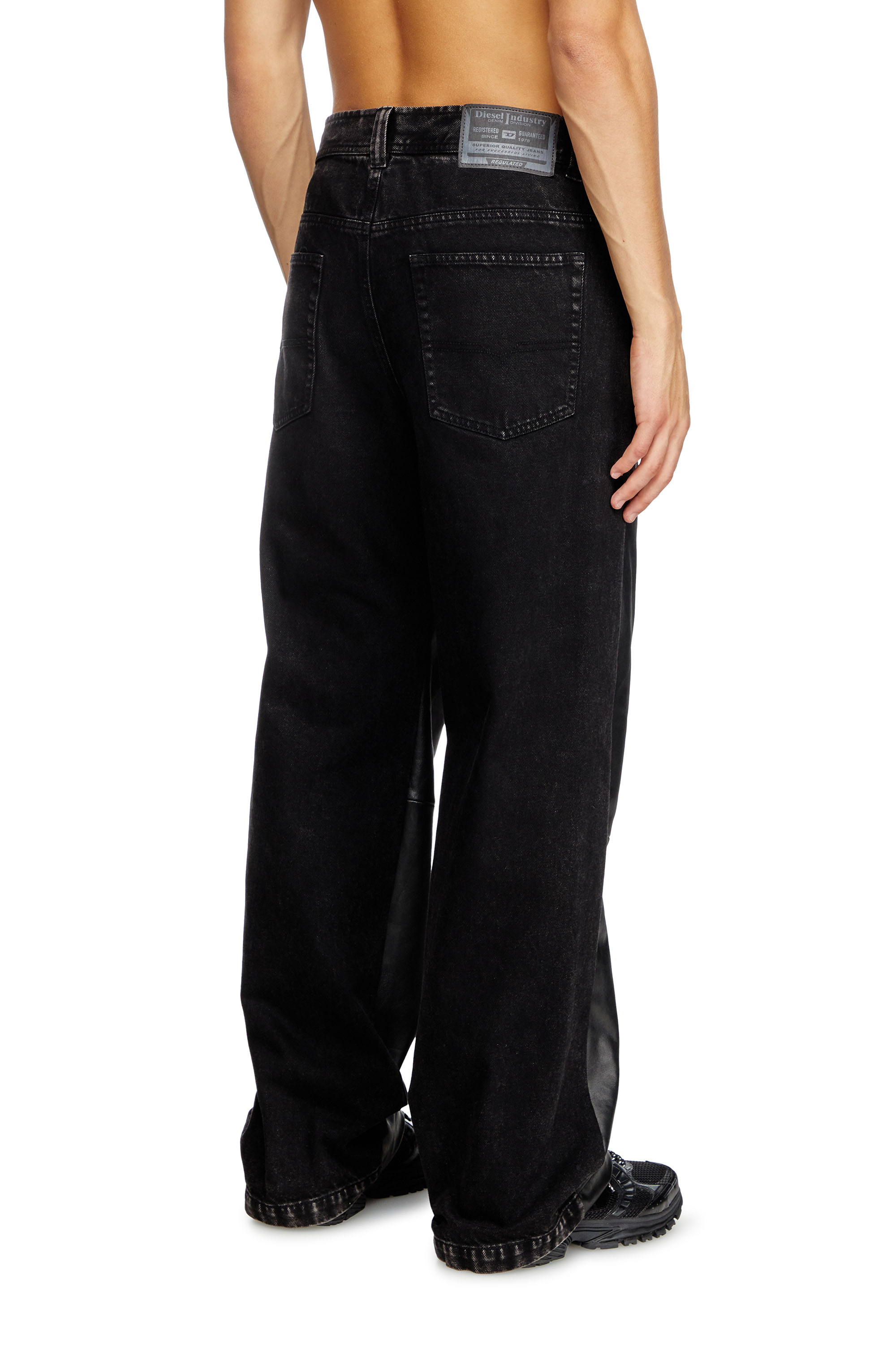 Diesel - P-OCHS, Pantalones híbridos de denim y cuero Hombre in Negro - 4