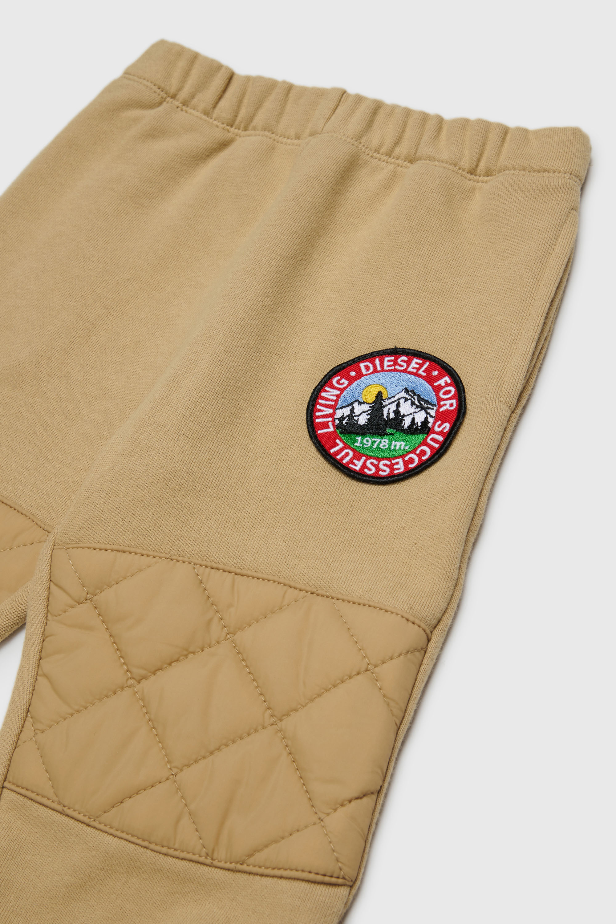 Diesel - PMONTB, Pantal&oacute;n de ch&aacute;ndal con paneles acolchados en las rodillas Unisex in Marr&oacute;n - 3