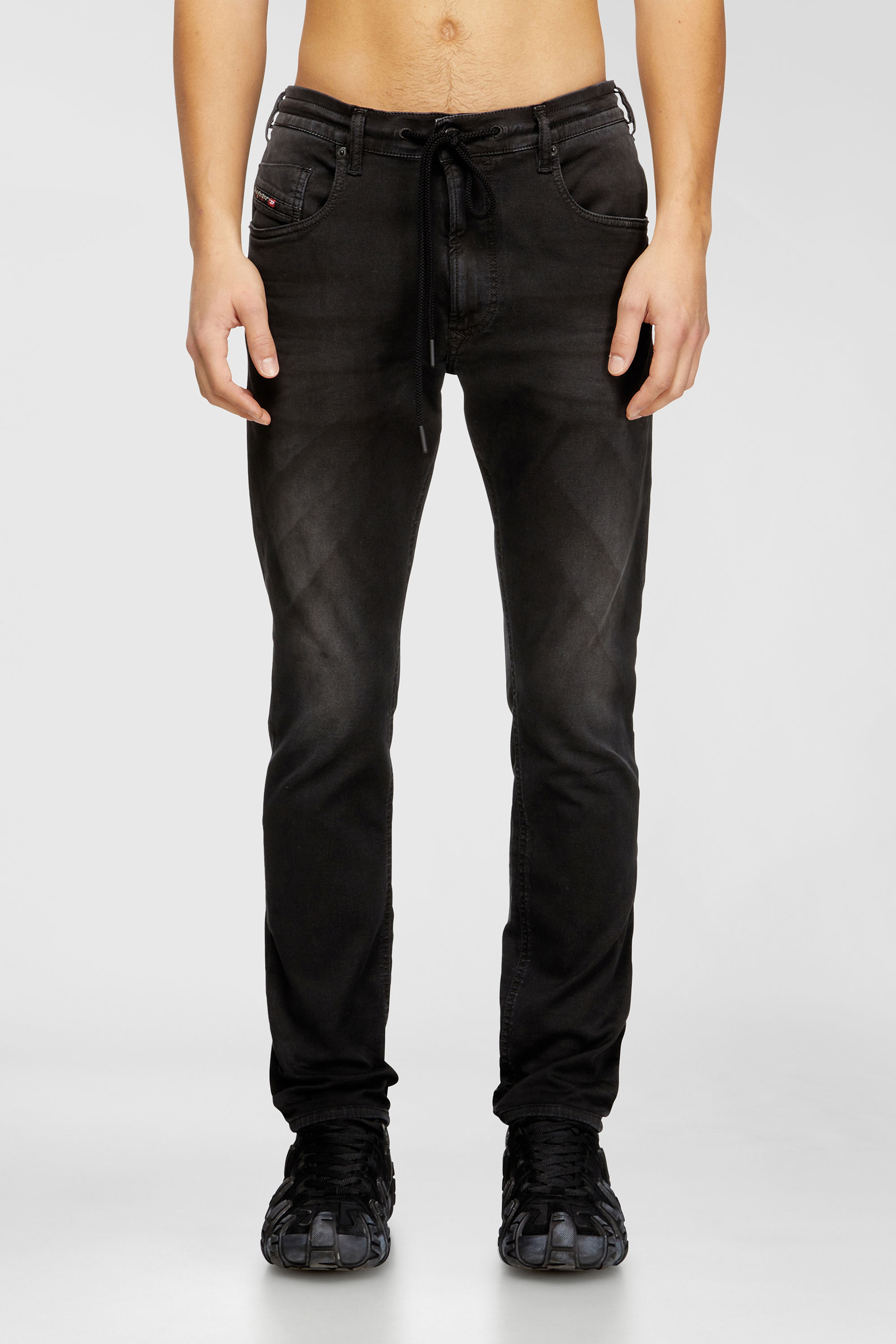 Diesel - Regular 2032 D-Krooley Joggjeans&reg; 0670M Hombre, Negro - 2