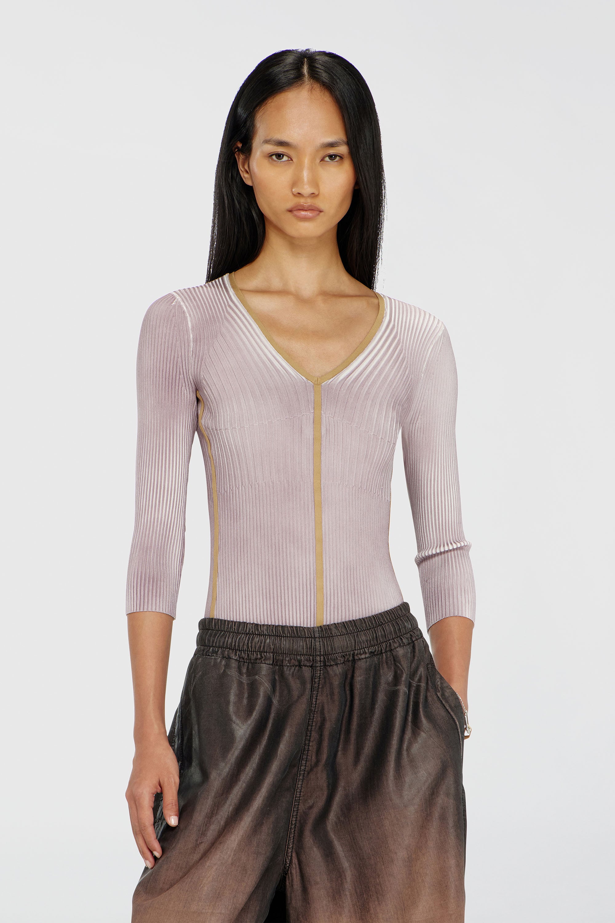 Diesel - M-SARMANI, Jersey de punto con cuello de pico y bandas en contraste Mujer in Morado - 1