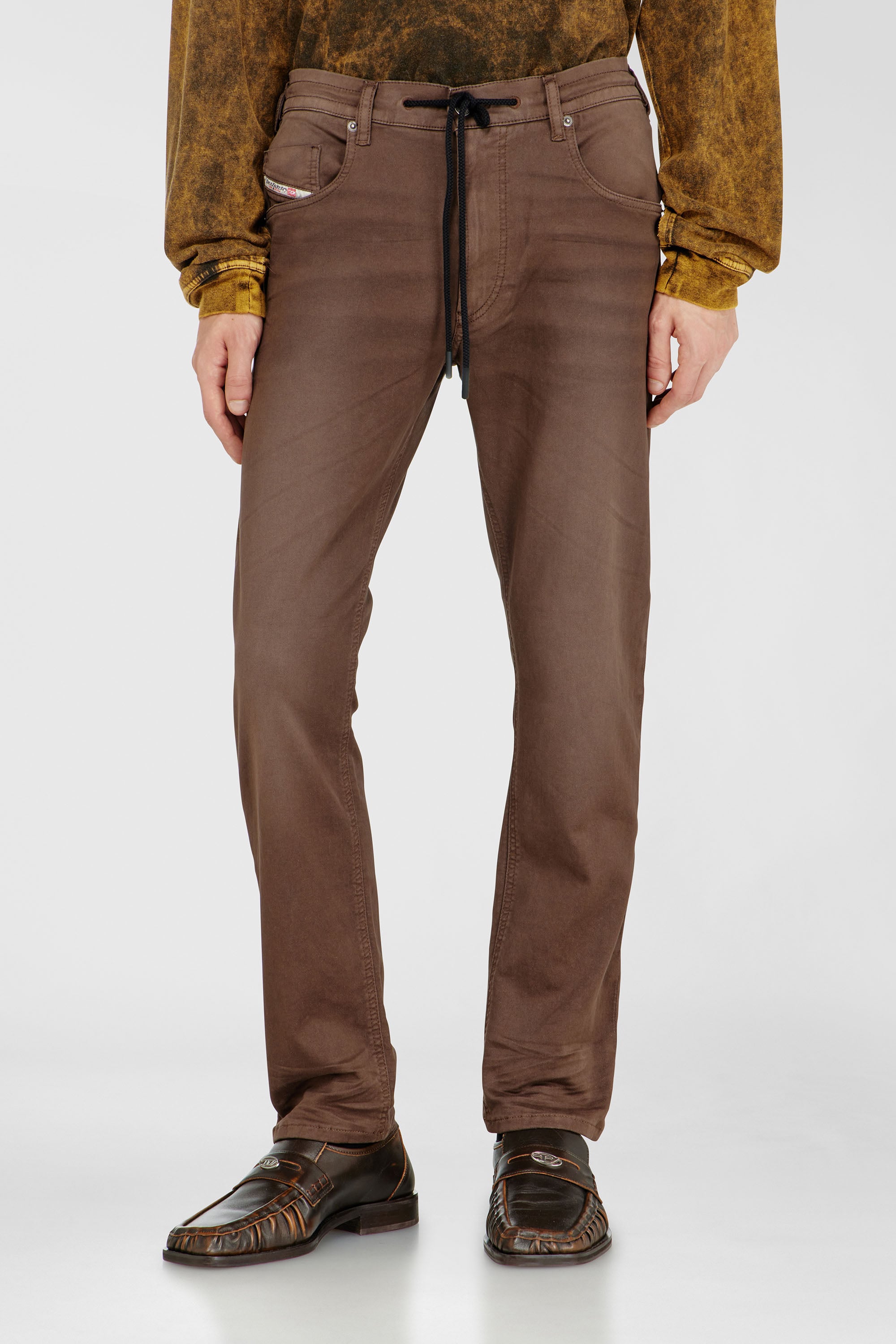 Diesel - Regular 2032 D-Krooley Joggjeans&reg; 0670M Hombre, Marr&oacute;n - 1