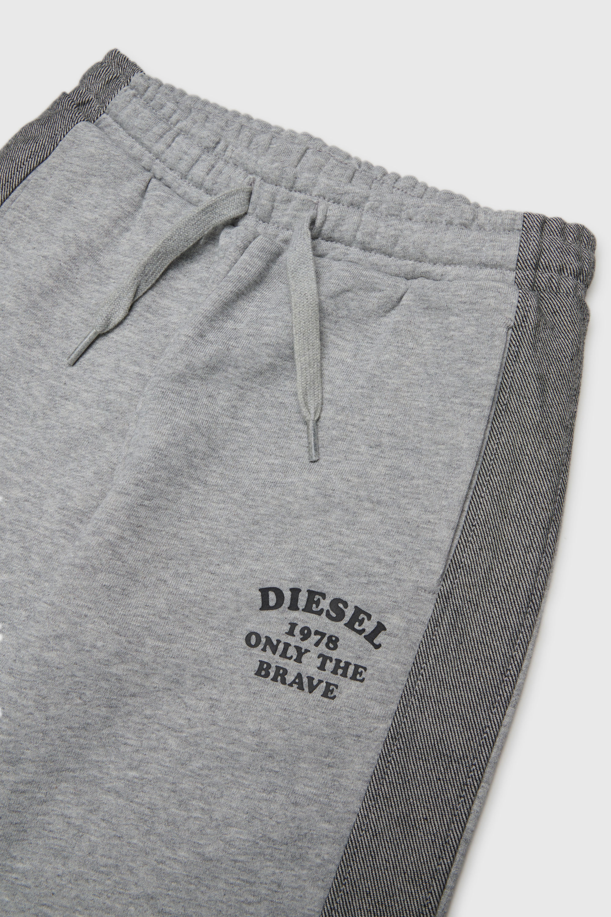 Diesel - PTEAN, Pantal&oacute;n de ch&aacute;ndal con bandas laterales denim Hombre in Gris - 3