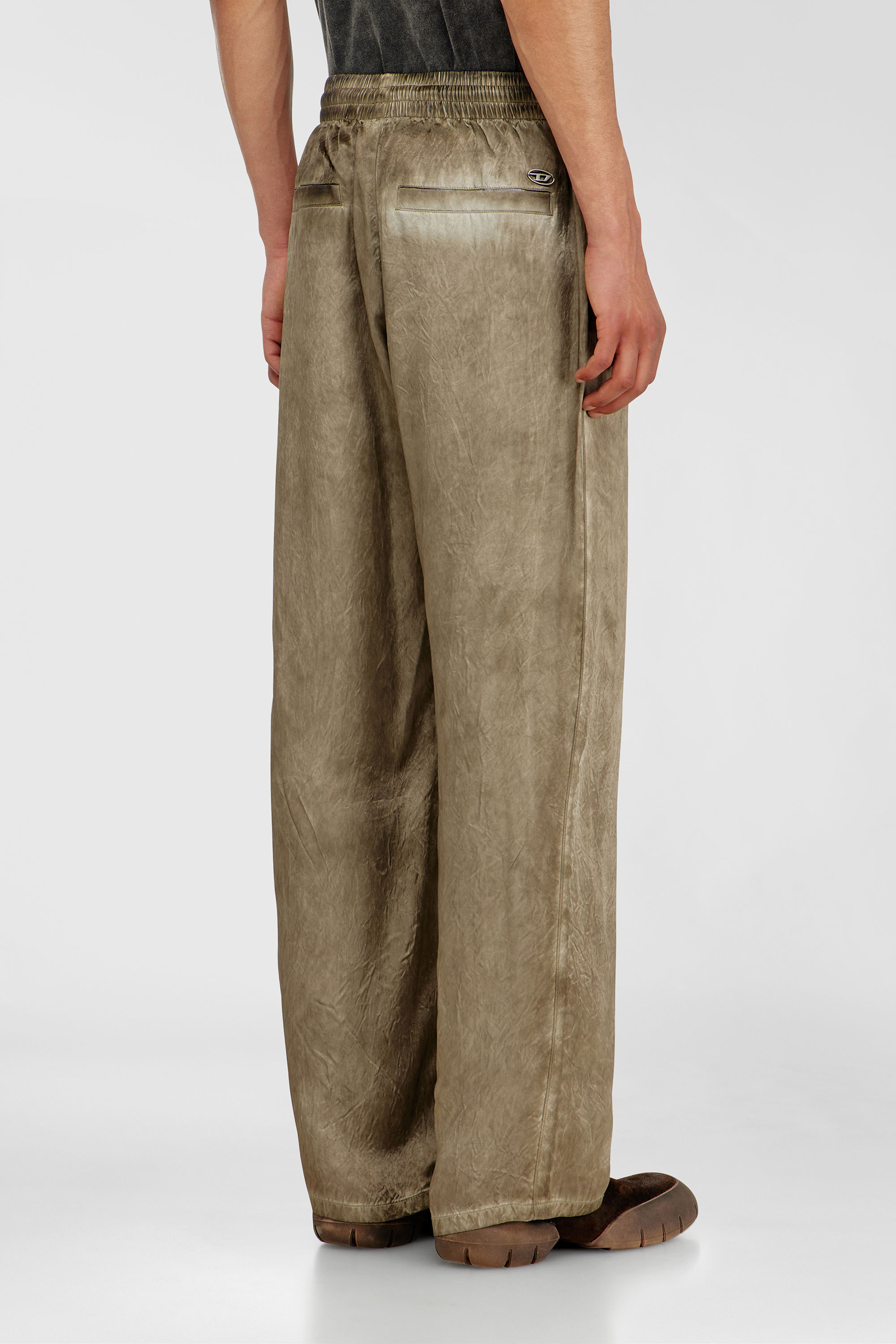 Diesel - P-THECK-AGCT, Pantalones de sat&eacute;n arrugado Hombre in Marr&oacute;n - 4