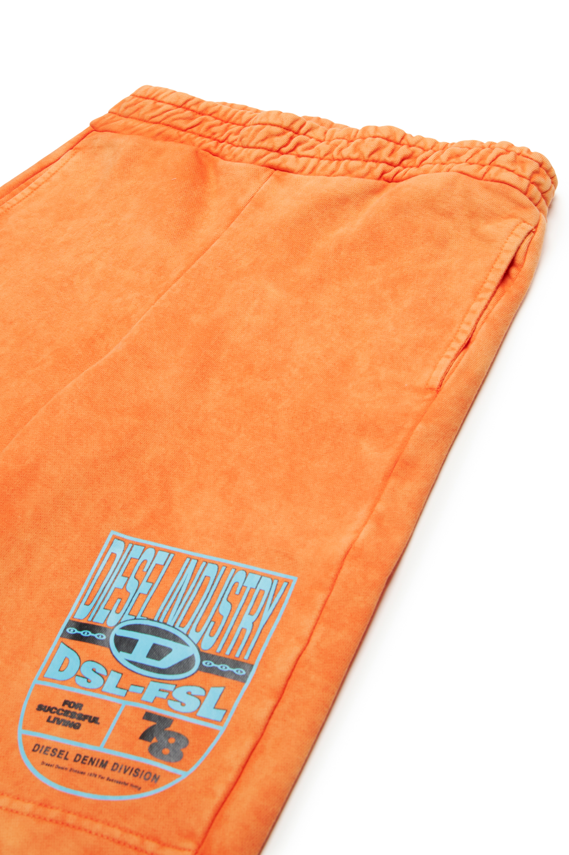 Diesel - PARRID, Pantalones cortos deportivos con efecto marmoleado y estampado gráfico Hombre in Naranja - 3