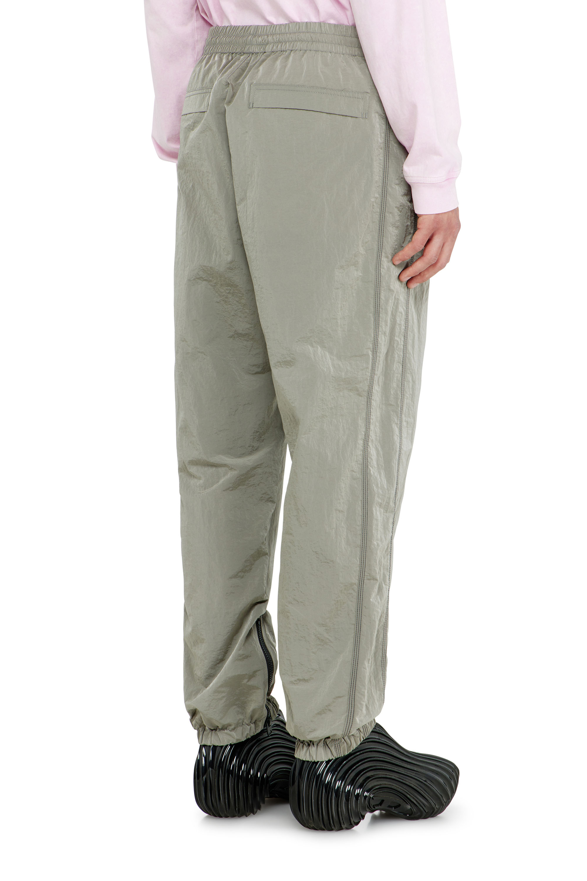 Diesel - P-ANOK, Pantal&oacute;n de nailon con efecto arrugado Hombre in Gris - 3