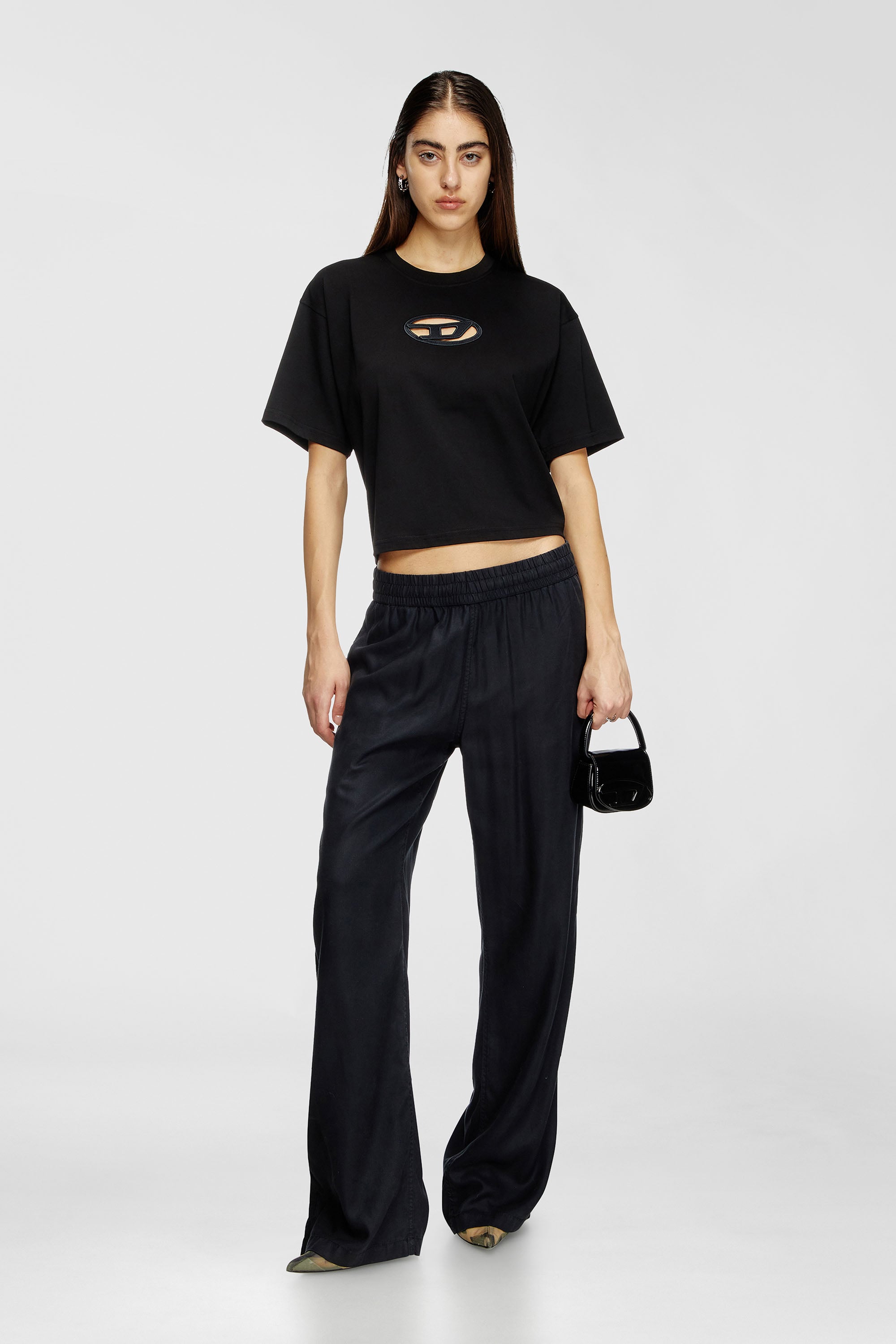 Diesel - T-BUXT-CROP-OD, Camiseta cuadrada con logotipo Oval D recortado Mujer in Negro - 2