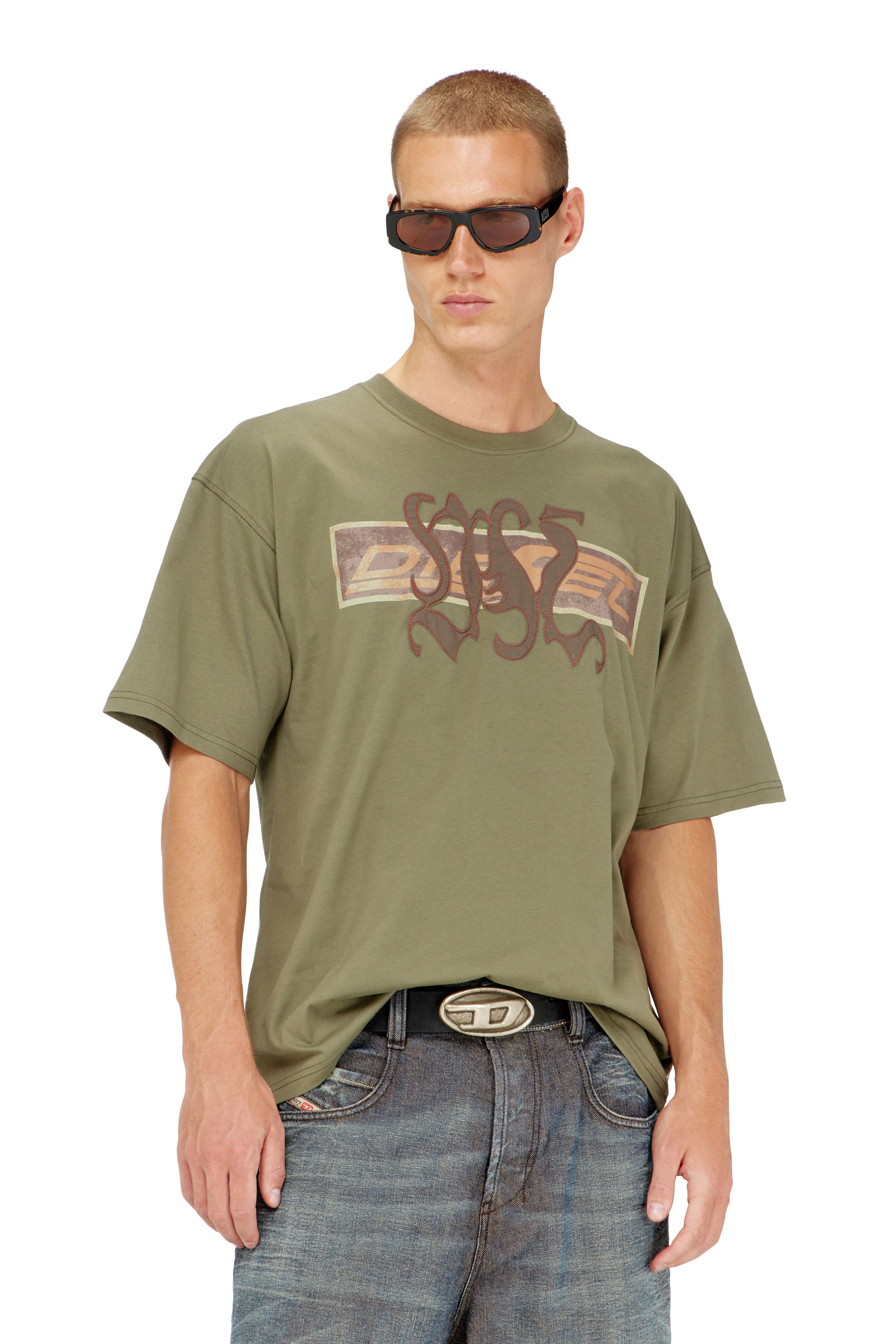 Diesel - T-BOXT-AA17, Camiseta con estampado gr&aacute;fico y patches Hombre in Verde - 1