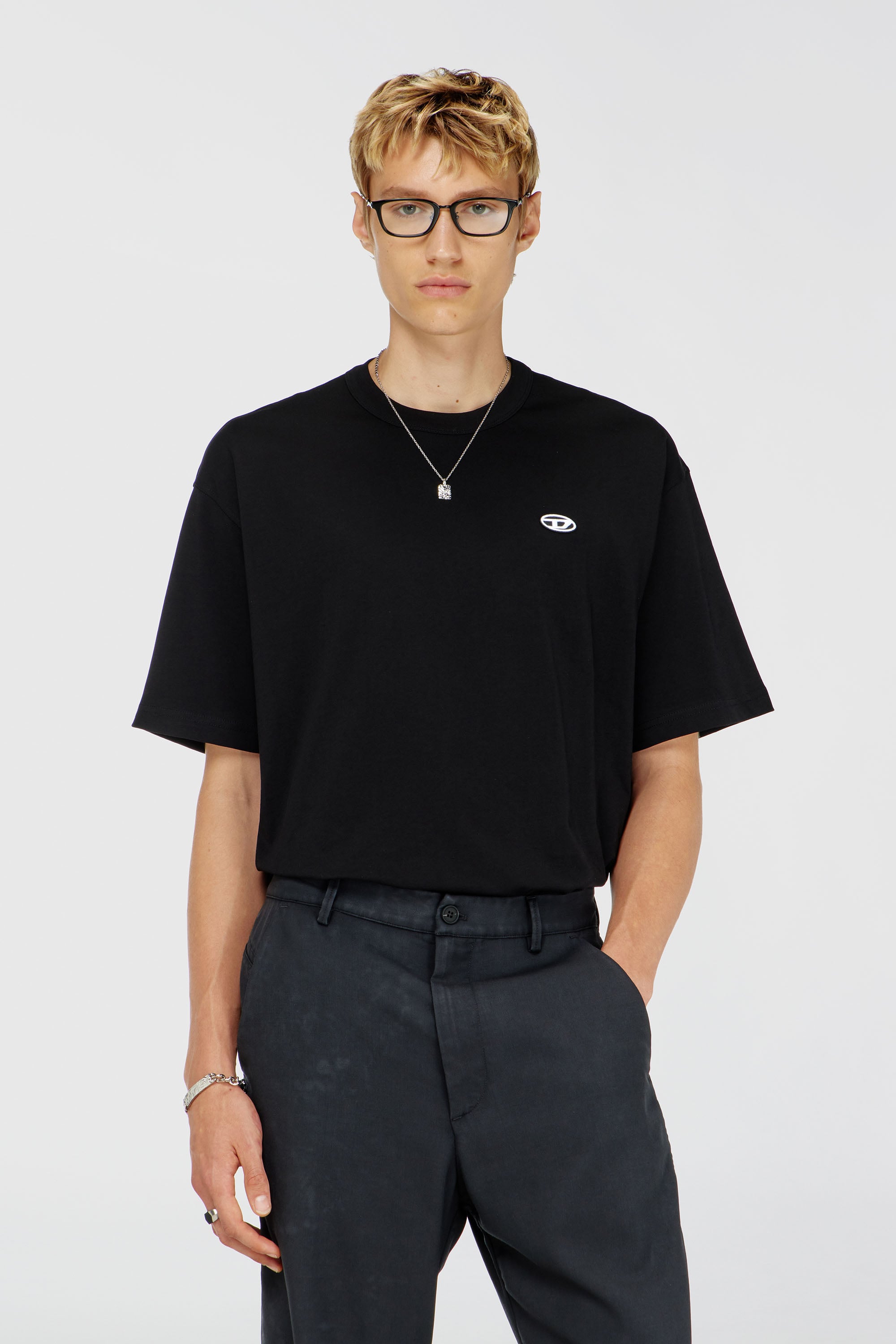 Diesel - T-WASH-MOON-T92, Camiseta de algod&oacute;n con logotipo Oval D y gr&aacute;fico Hombre in Negro - 1